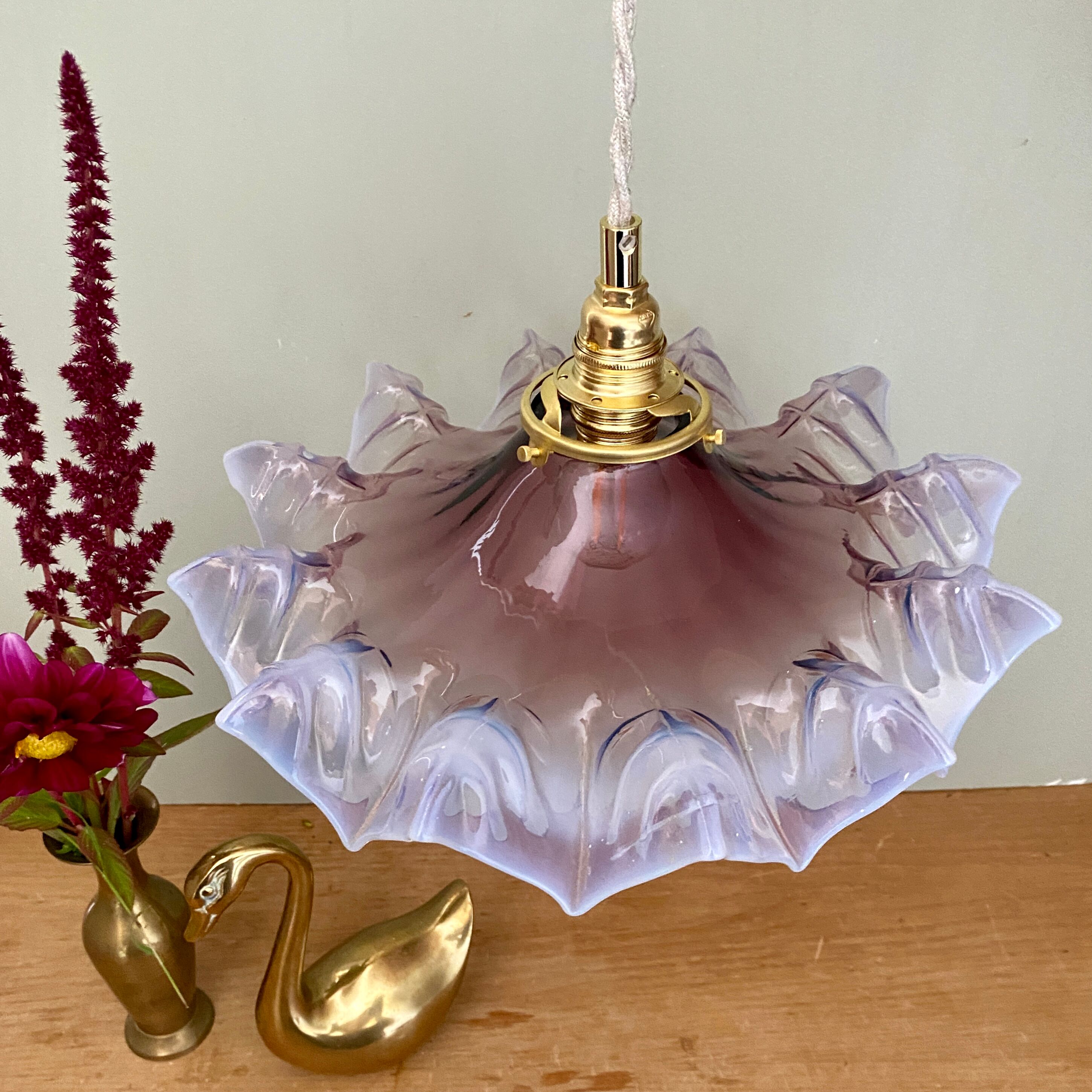 Vintage glass lampshade suspension