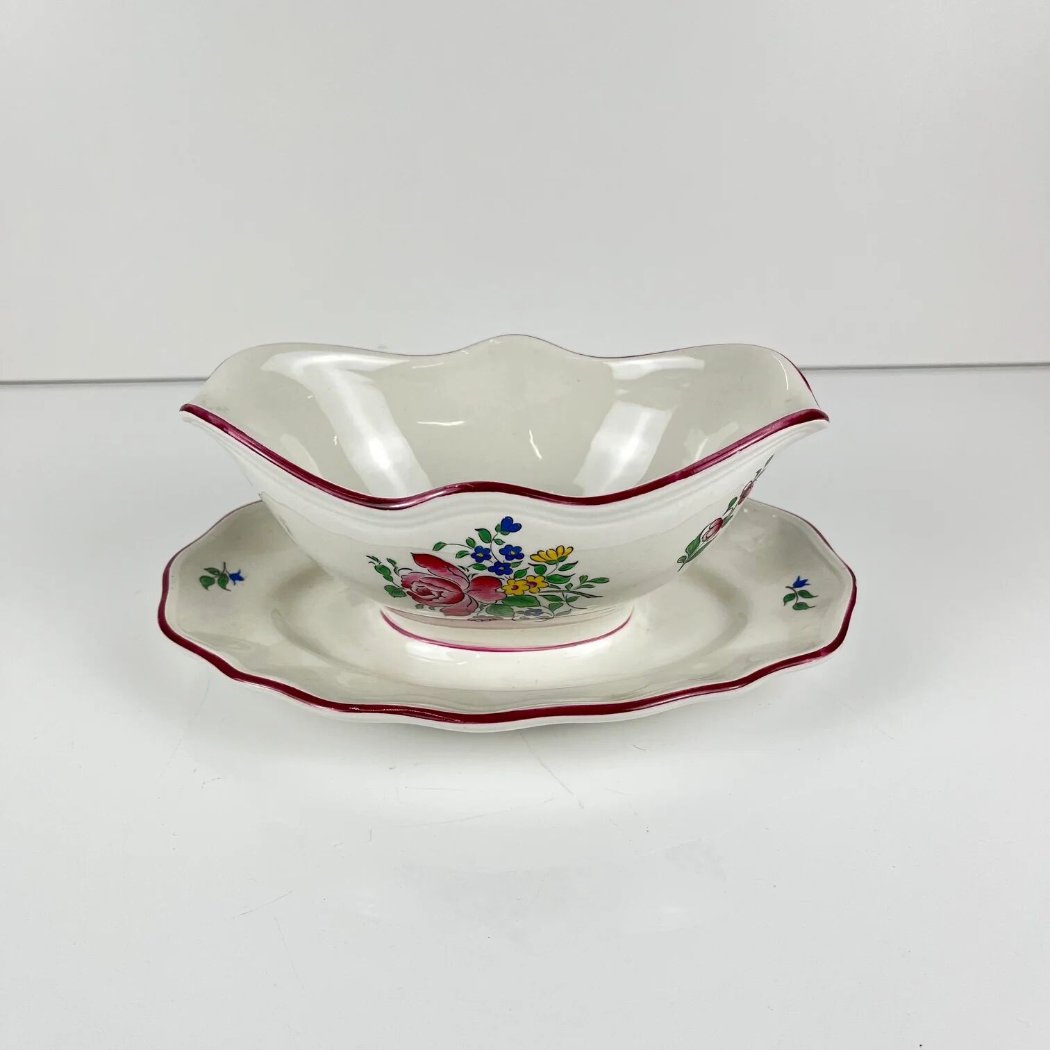 Sauceboat KG Lunéville, model "Réverbère", rose pattern