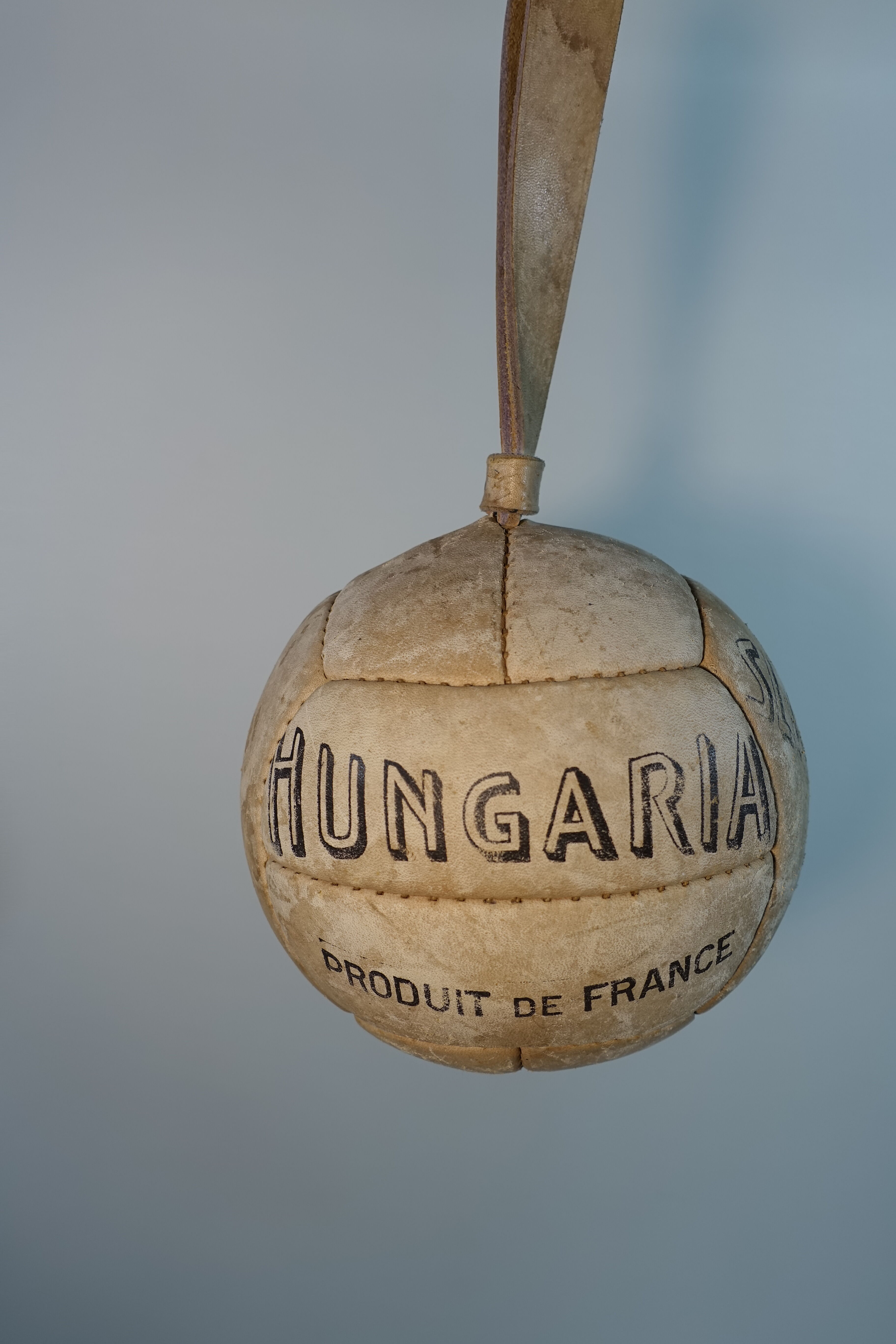 Ballon en cuir cousu " Slingball " Hungaria 1960