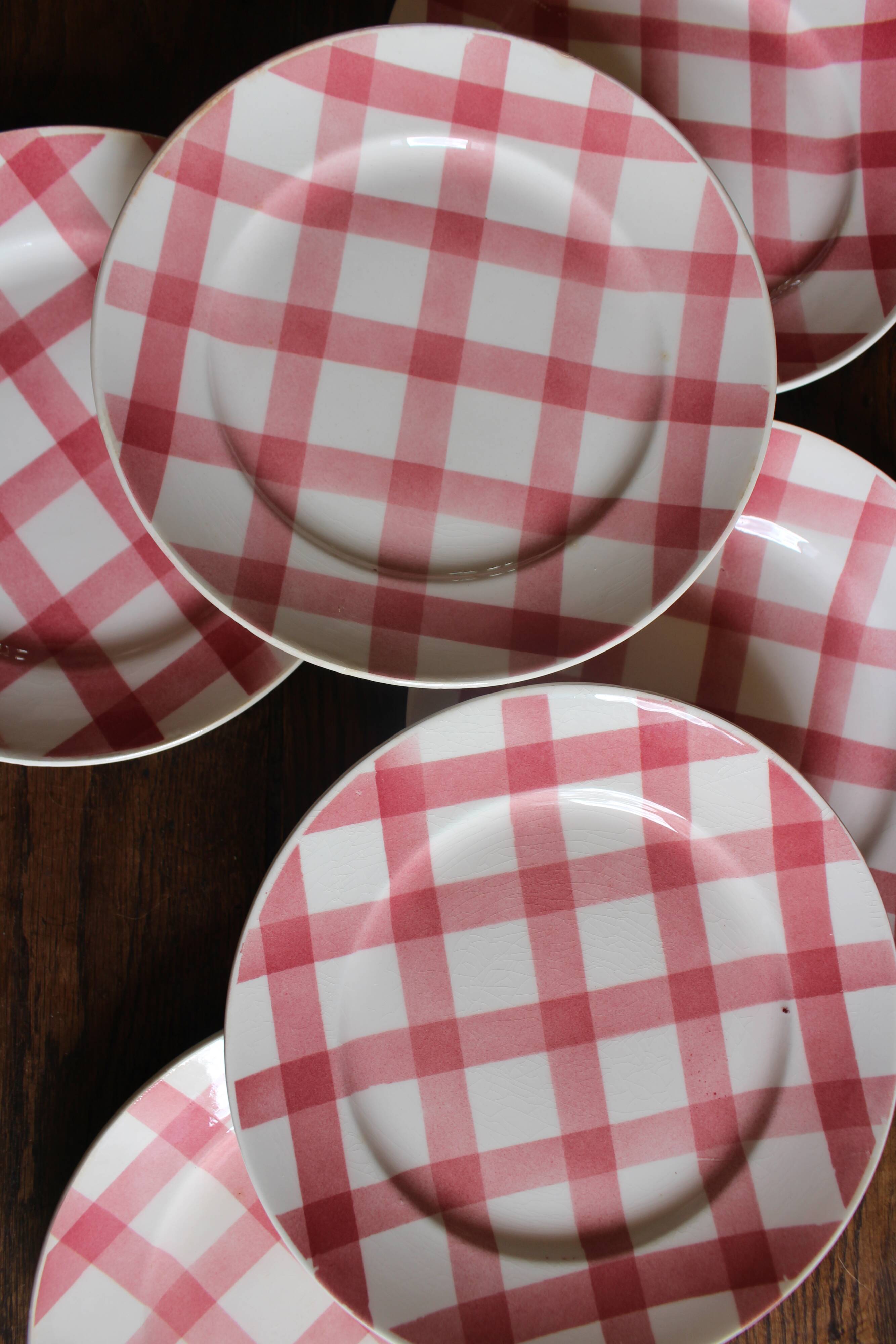 A set of 6 flat plates Nappe Rose Moulin des Loups