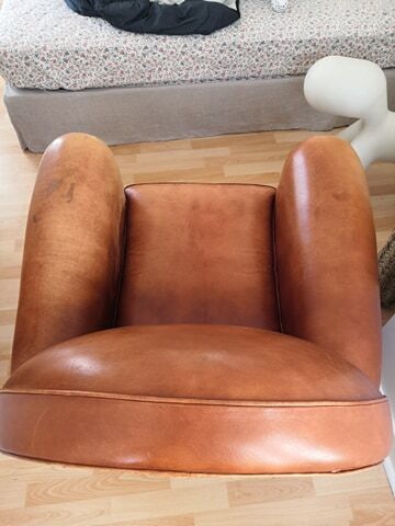 Tawny vintage leather club chair