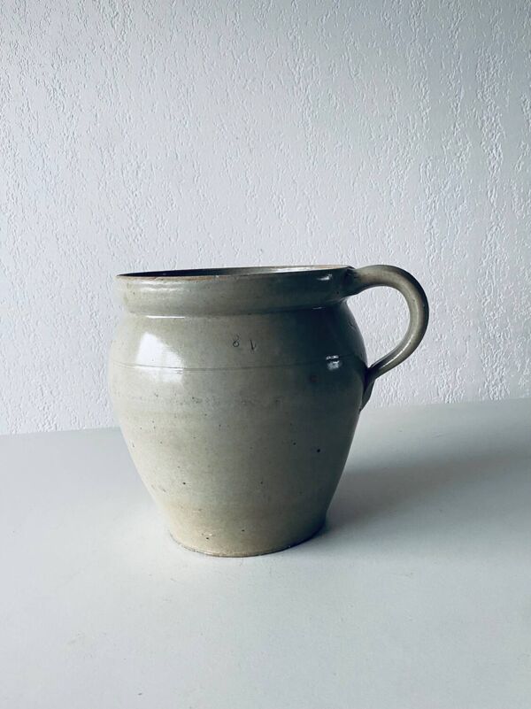 Cruche antique en terre cuite vernissée