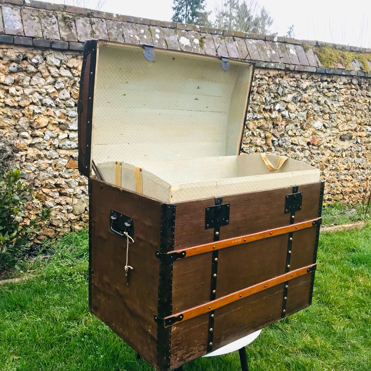 Wooden transport trunk canvas around 1870