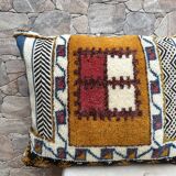 Vintage cushion cover in Berber kilim: Moroccan wool cushion.