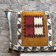 Vintage cushion cover in Berber kilim: Moroccan wool cushion.