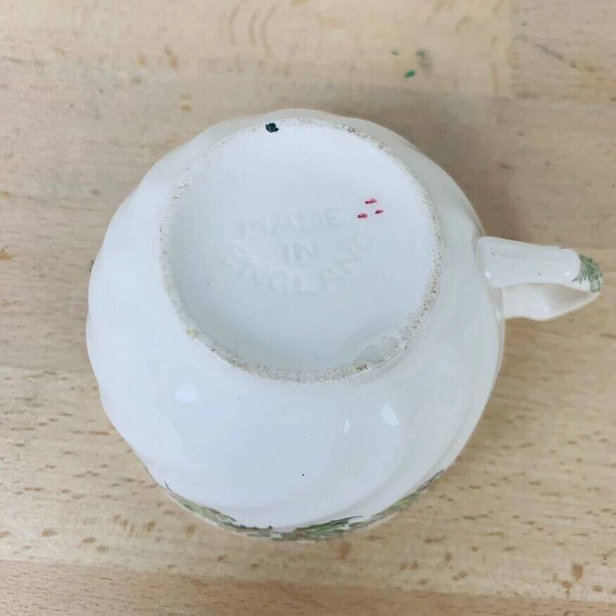 4 dessert plates and cups Merry Christmas Johnson Bros