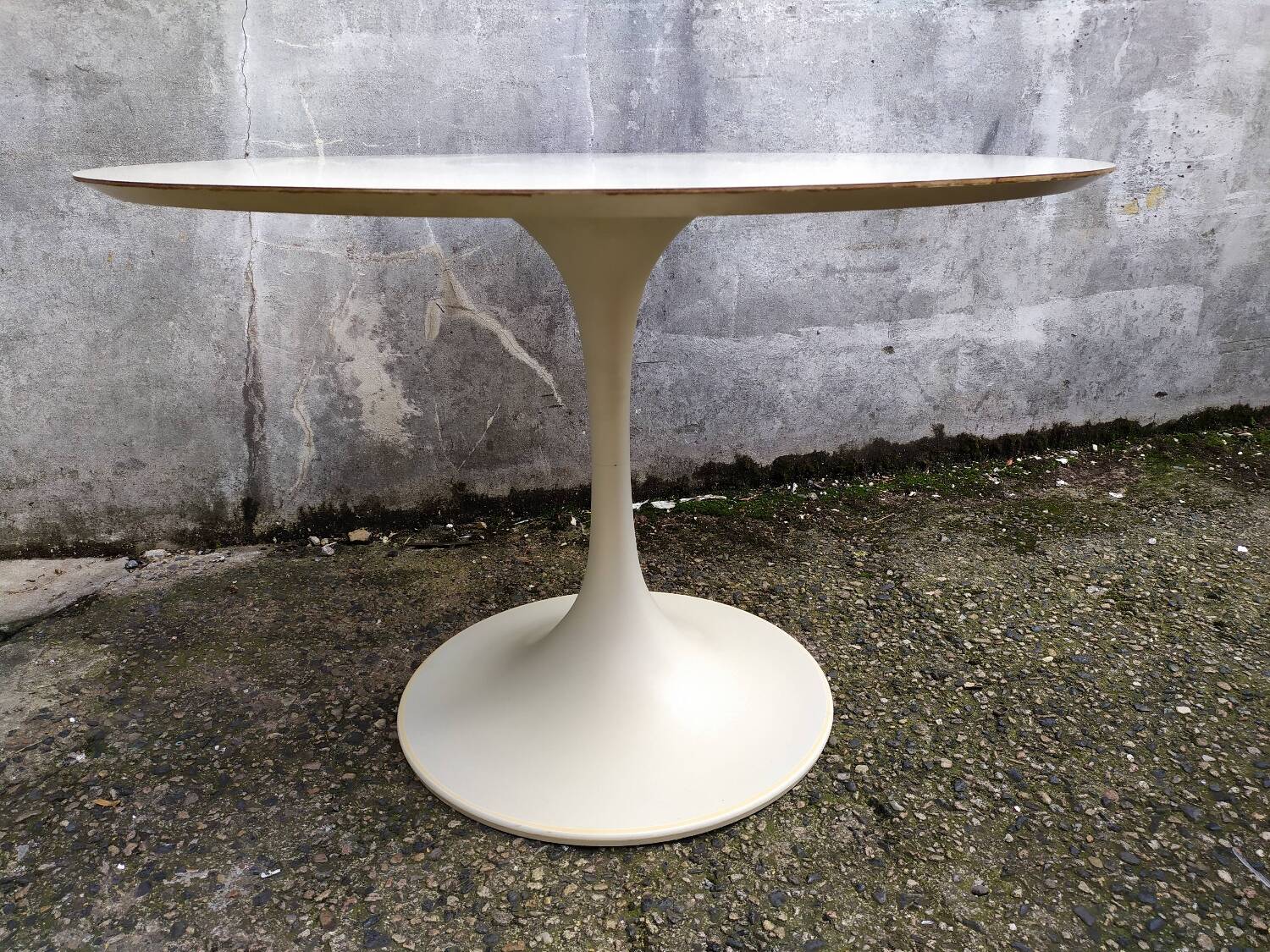 Vintage tulip foot table
