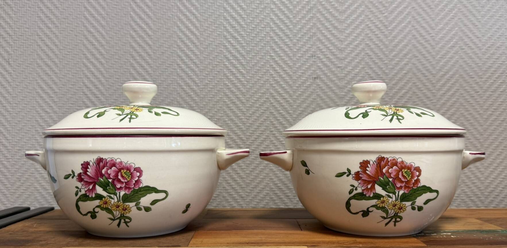 Old Saint Amand: pair of soup tureens or broth tureens from the late 19th century