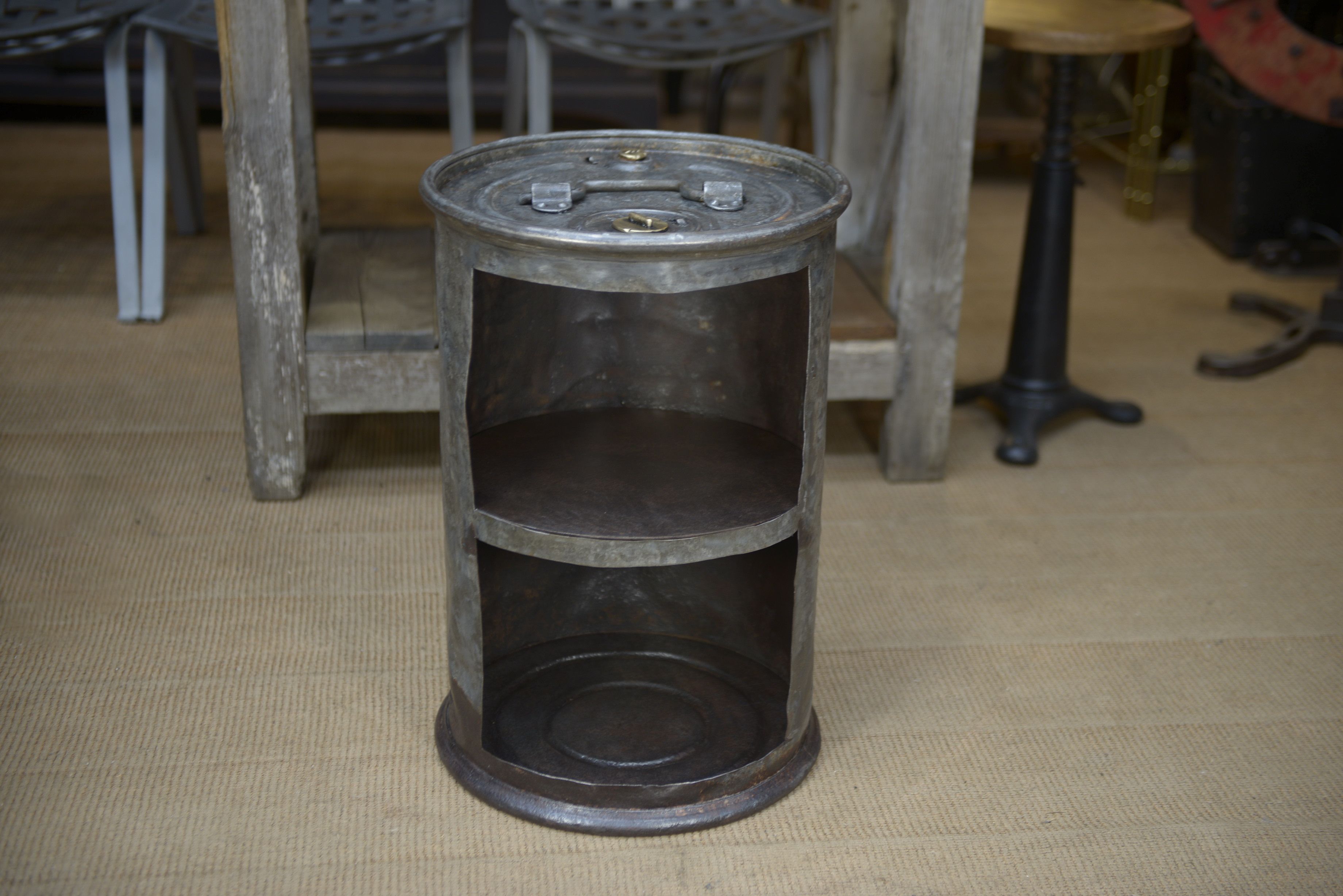 Meuble bar industriel tonneau métal R Behin Paris