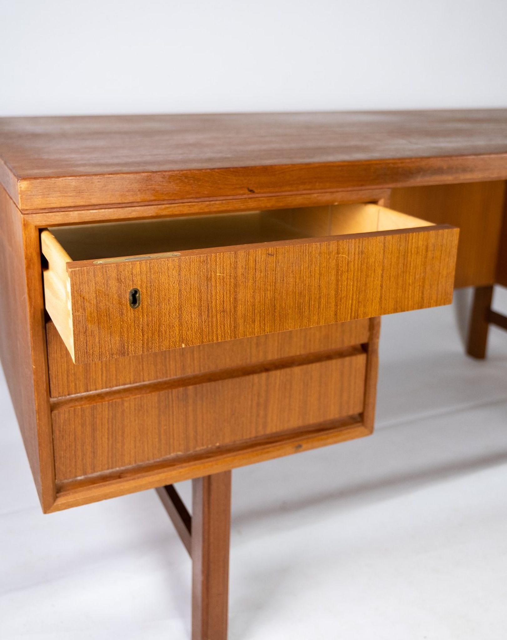 Bureau en teck de design danois des années 1960