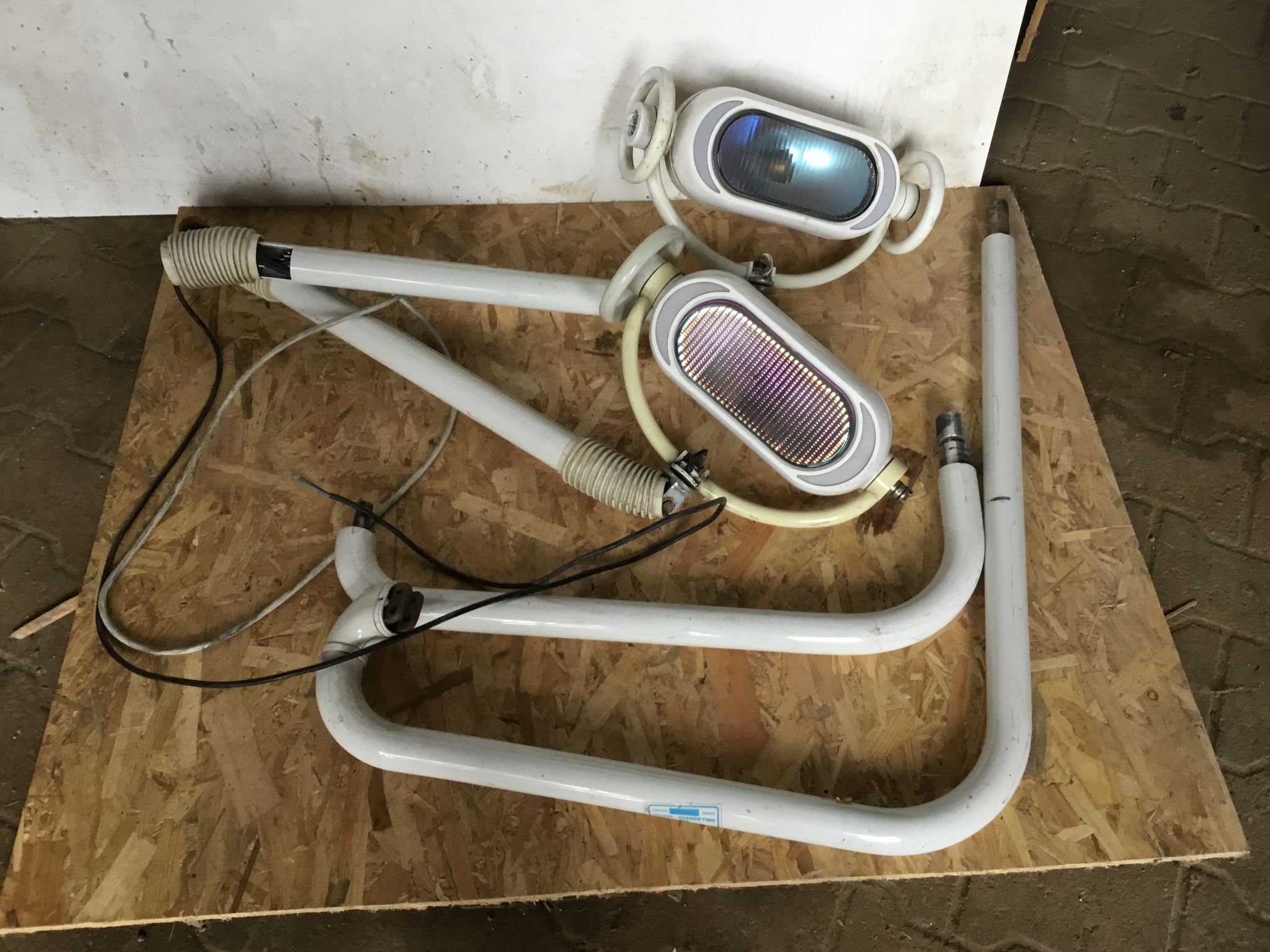 2 industrial dentist lamps Luna and selene