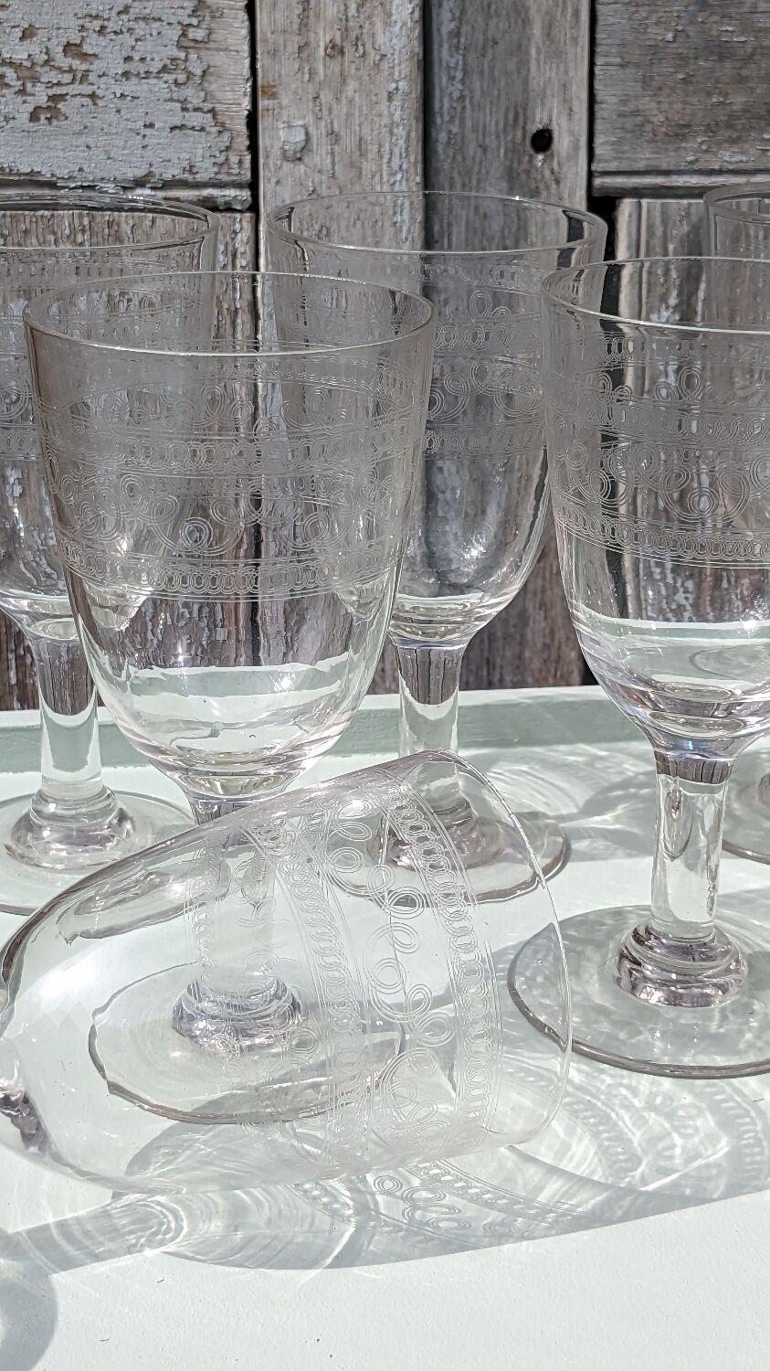 Verres en cristal gravés