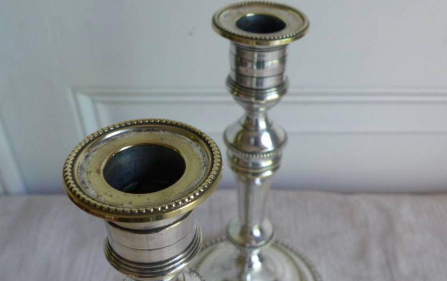 Paire de bougeoirs en métal argenté Christofle