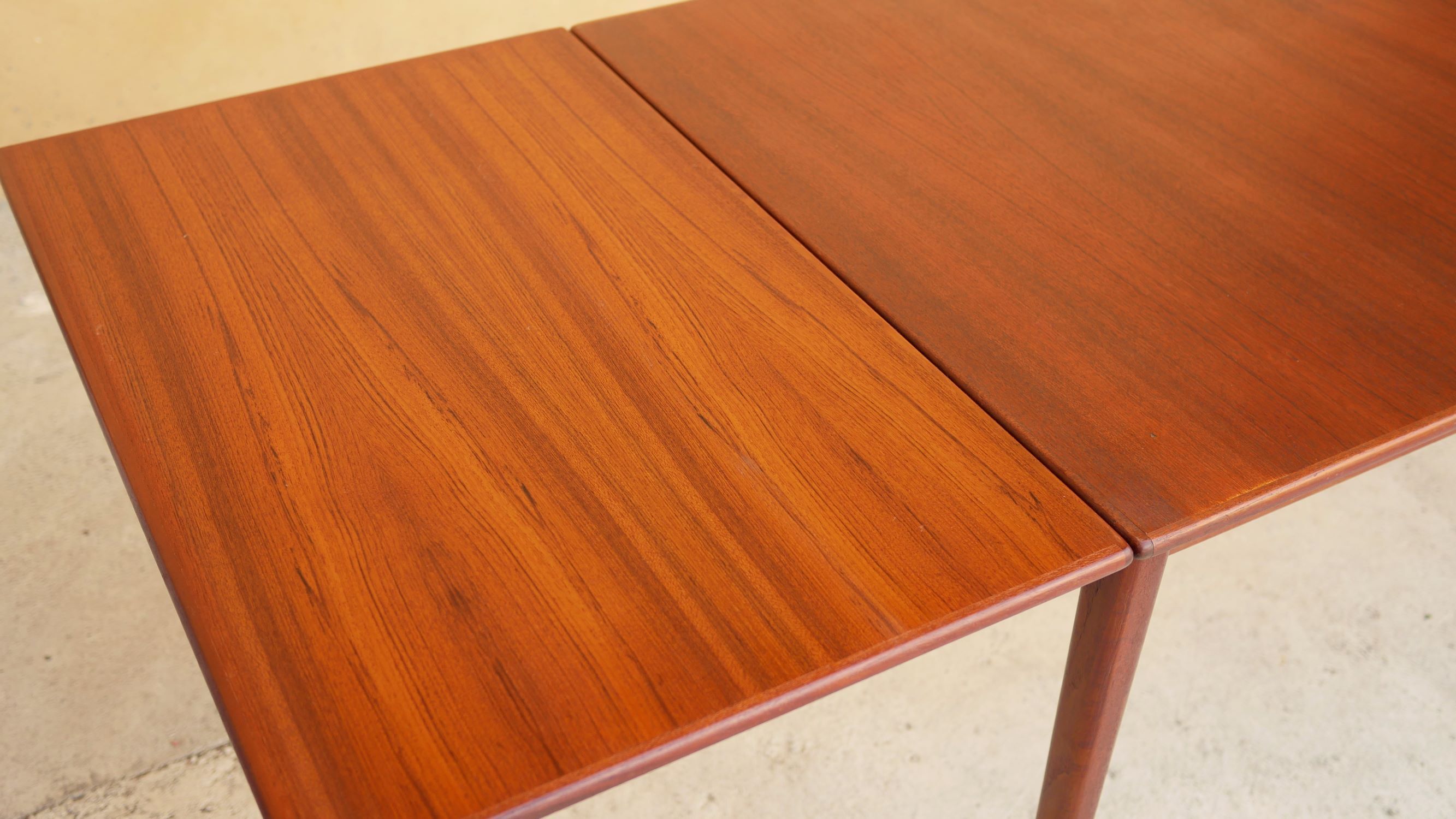 Scandinavian teak expandable dining table by Farstrup Mobelfabrik editions