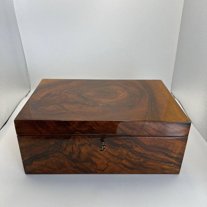 Biedermeier Box in Walnut Veneer on Maple, Austria, 1840s