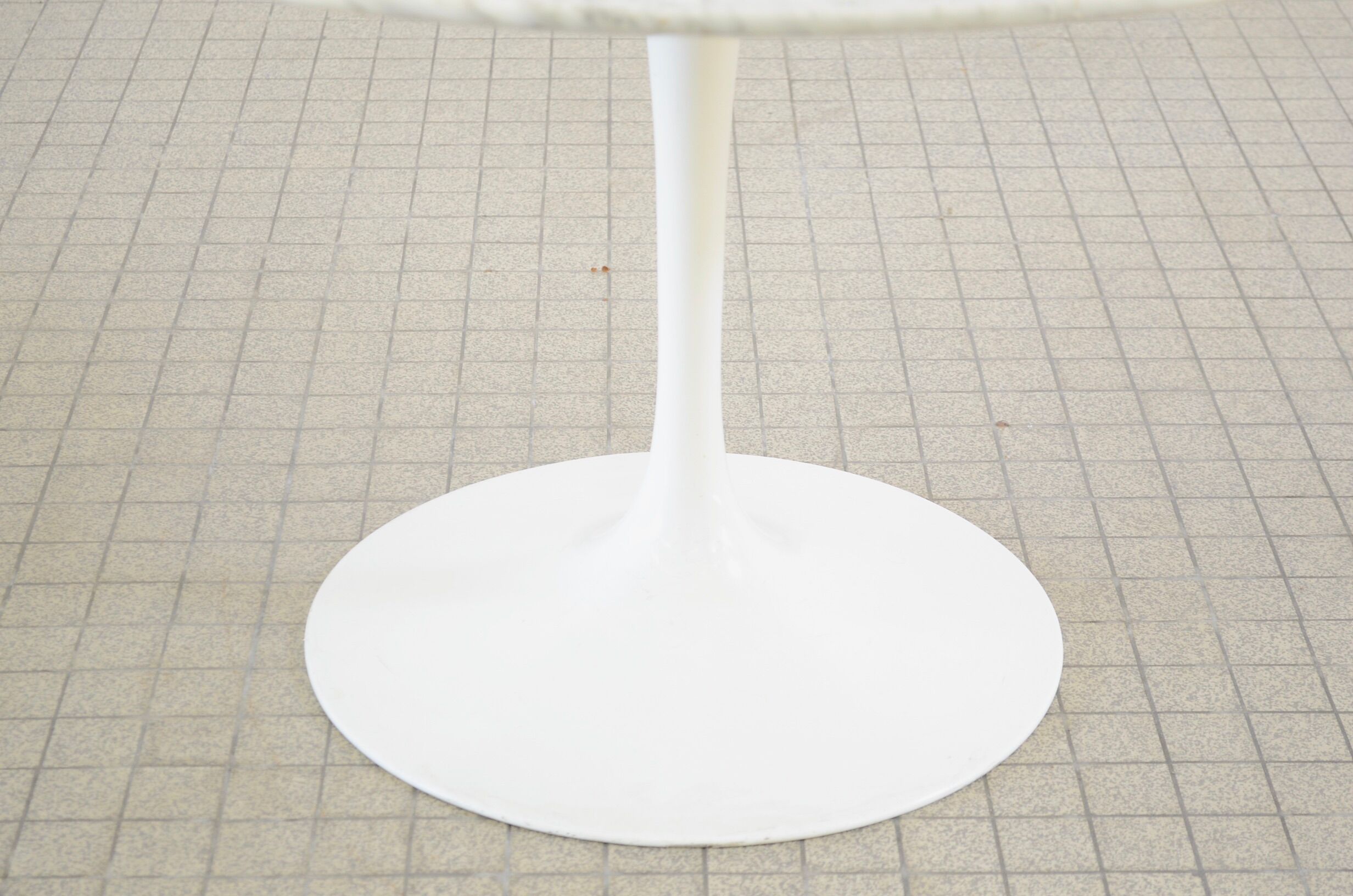 Tulip coffee table by Eero Saarinen for Knoll from the 1960