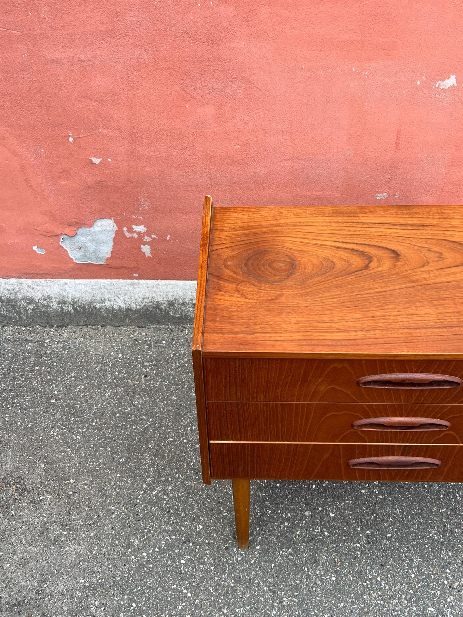 Vintage Danish teak chest of drawers / bedside table, mid-century modern, 1960.