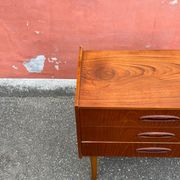 Vintage Danish teak chest of drawers / bedside table, mid-century modern, 1960.