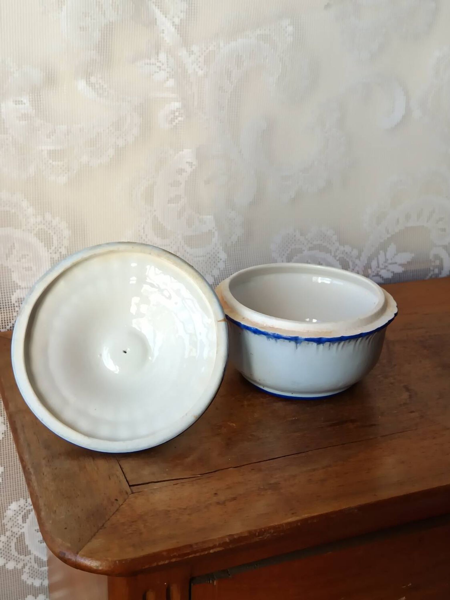 Powder pot or sugar bowl in Couleuvre porcelain, Rouen decoration - 1930