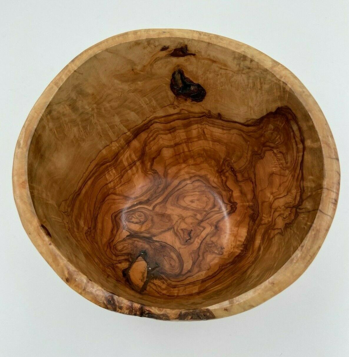 Free-form wooden 1960 trend design cut for fruit