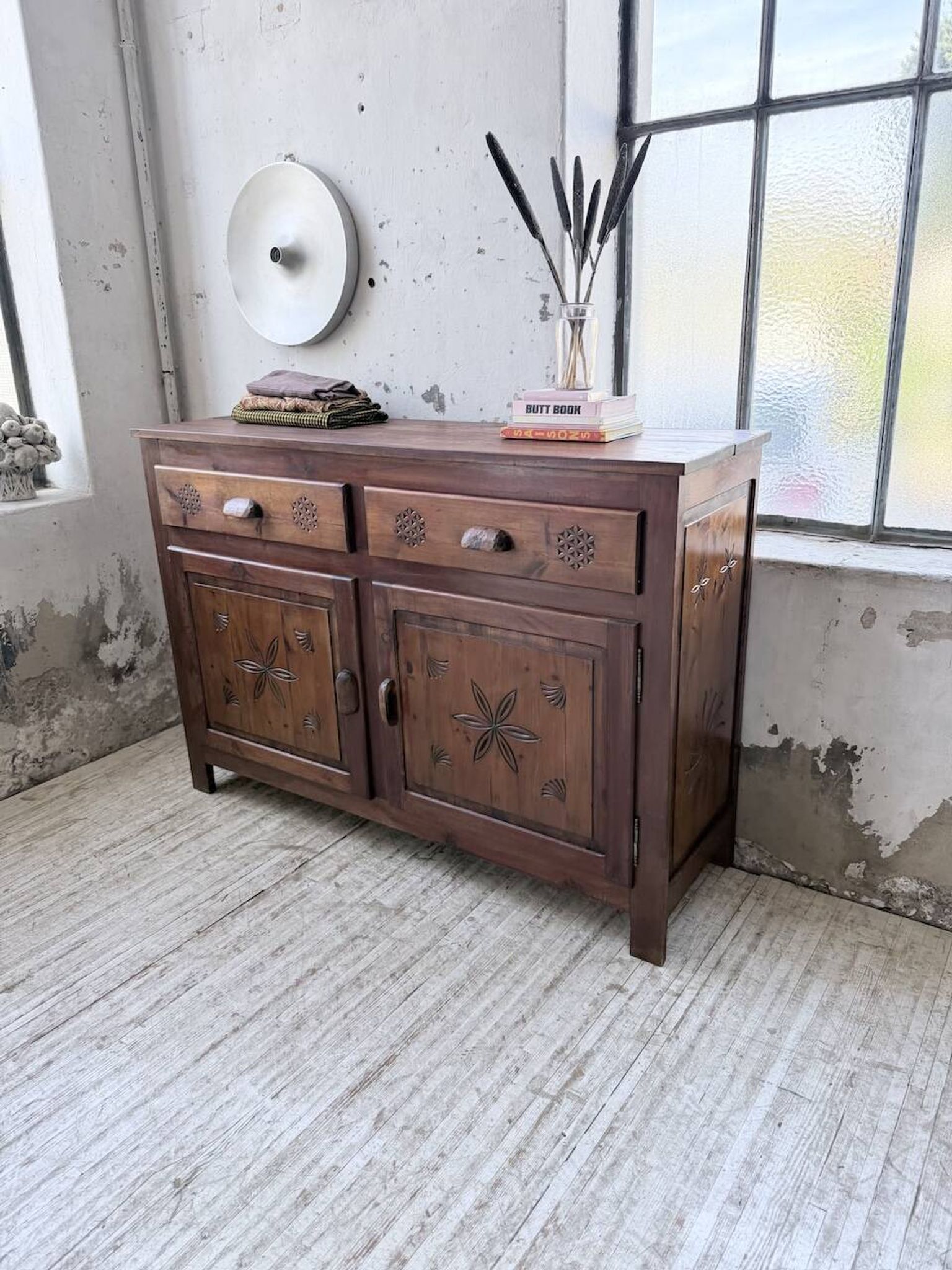 Meuble de rangement confiturier art populaire savoyard 1950