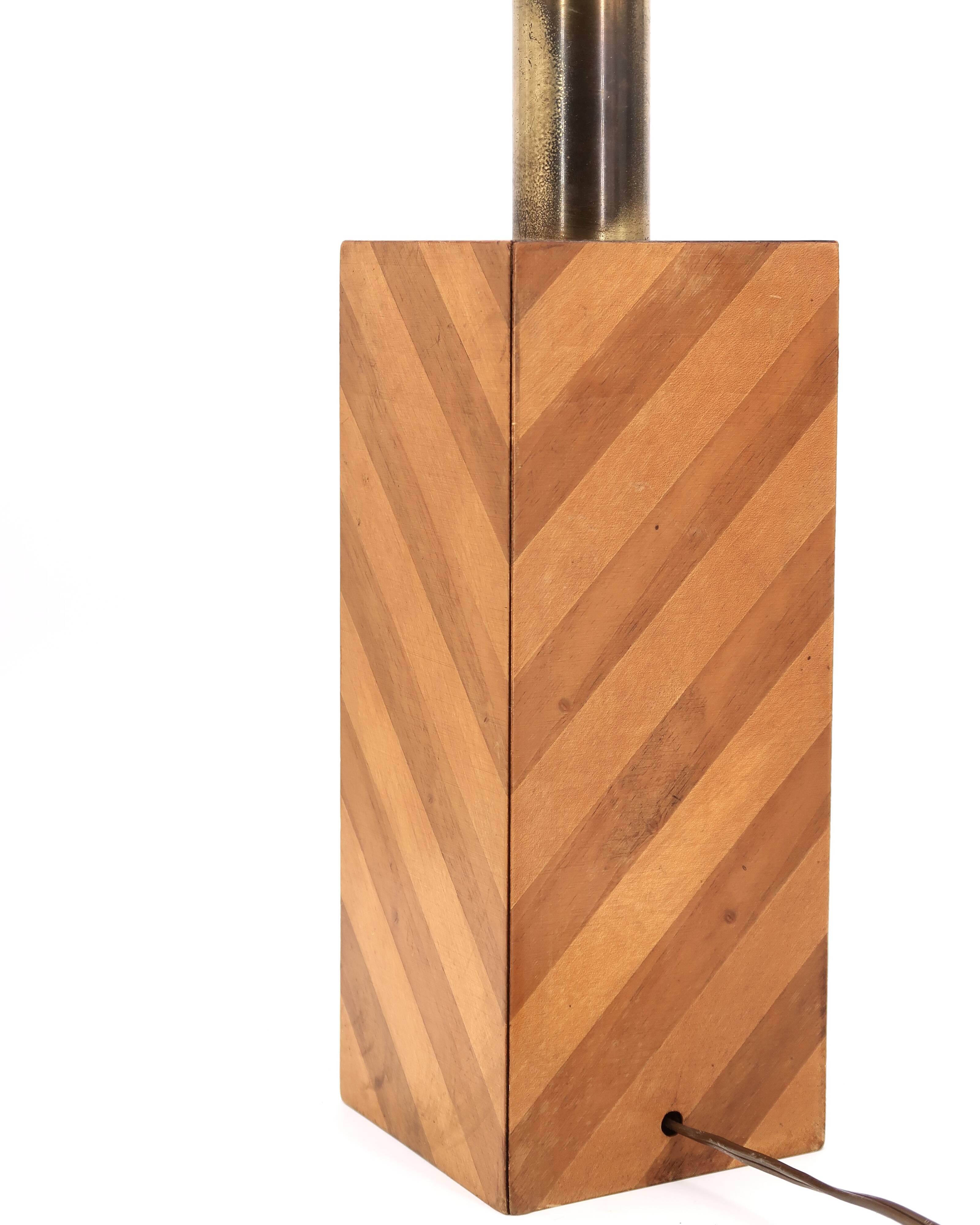 Imposant pied de lampe en marqueterie de bois, années 70