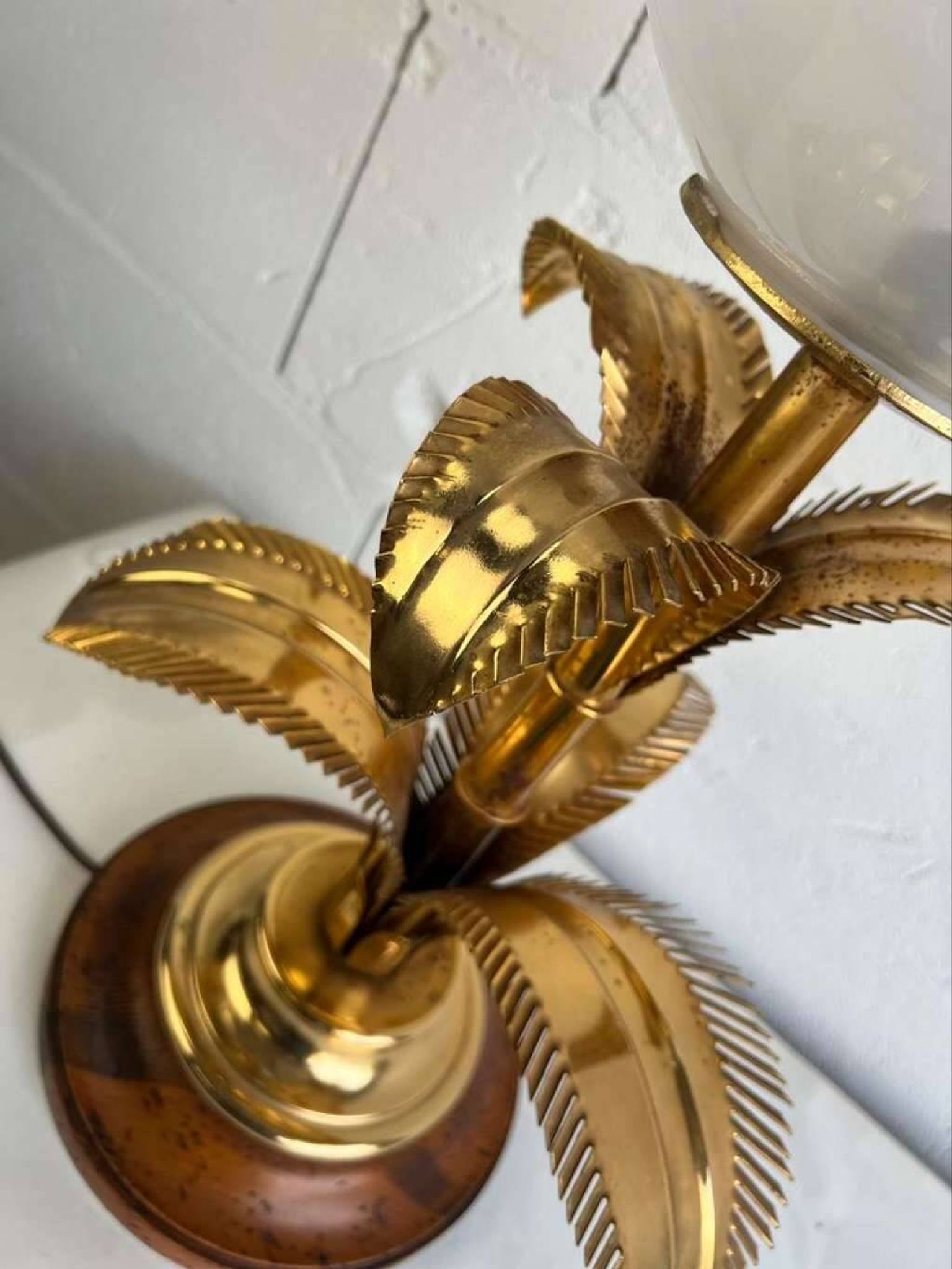 LAMPE DE TABLE HAUTE VINTAGE AVEC PALMIERS "DORÉS", STYLE HANS KÖGL