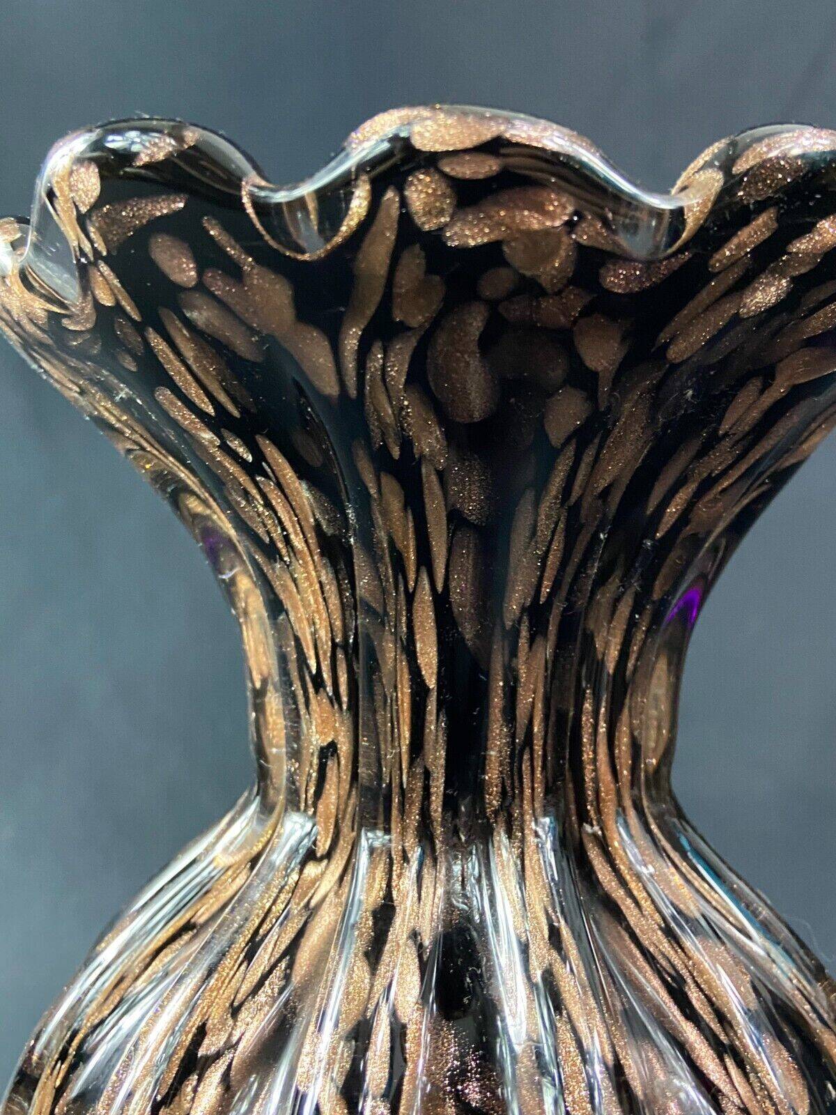 Vase signed in Murano Venice crystal with gold inclusion on a black background