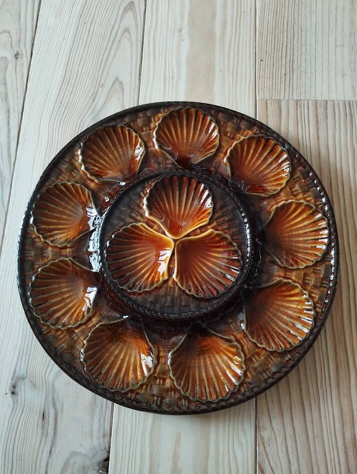 large earthenware dish for oysters or scallops