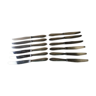 Lot de 12 anciens couteaux en métal argenté, décor art deco, Manulor