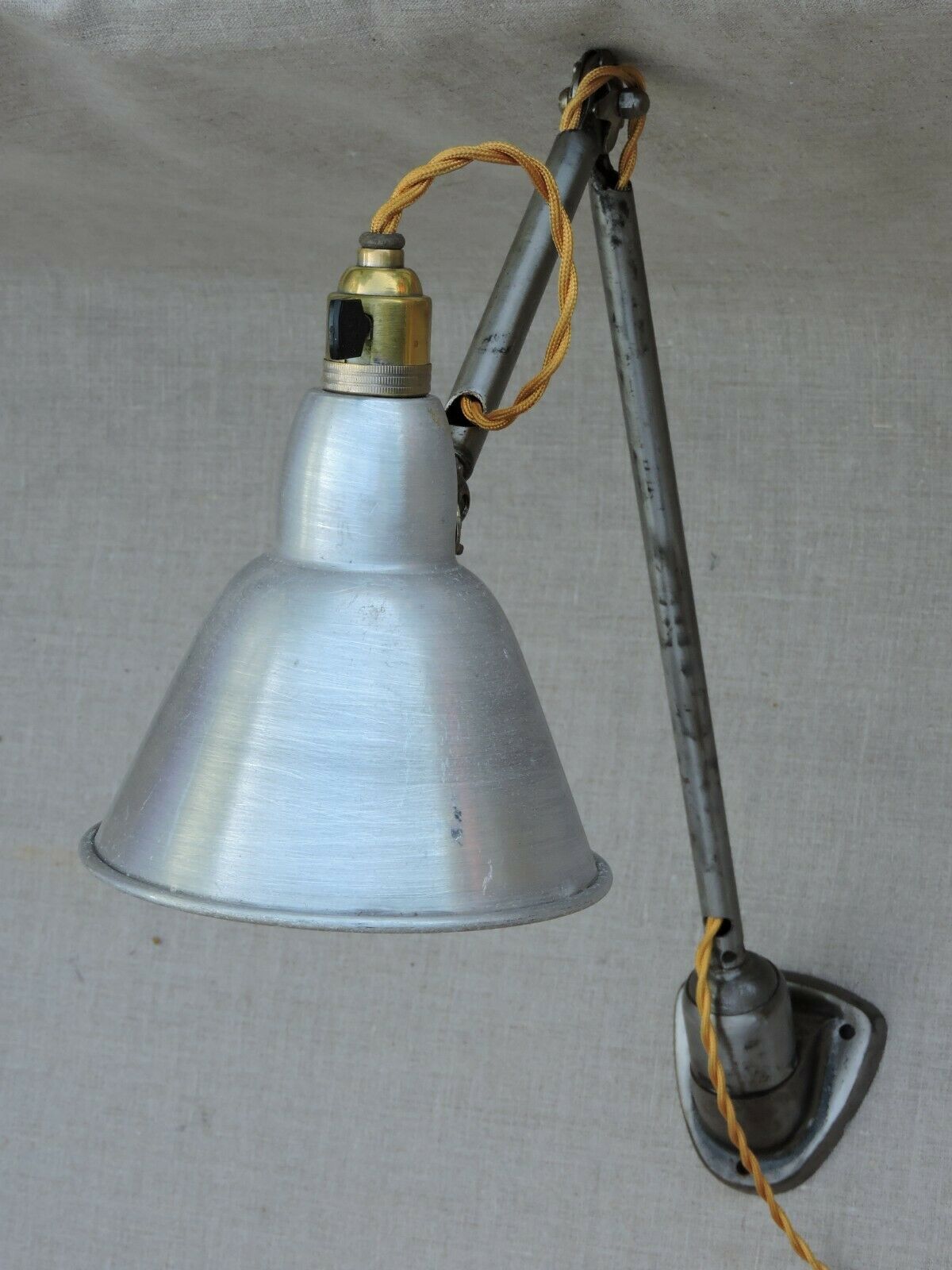 Vintage lamp applying Mazda small model workshop wall