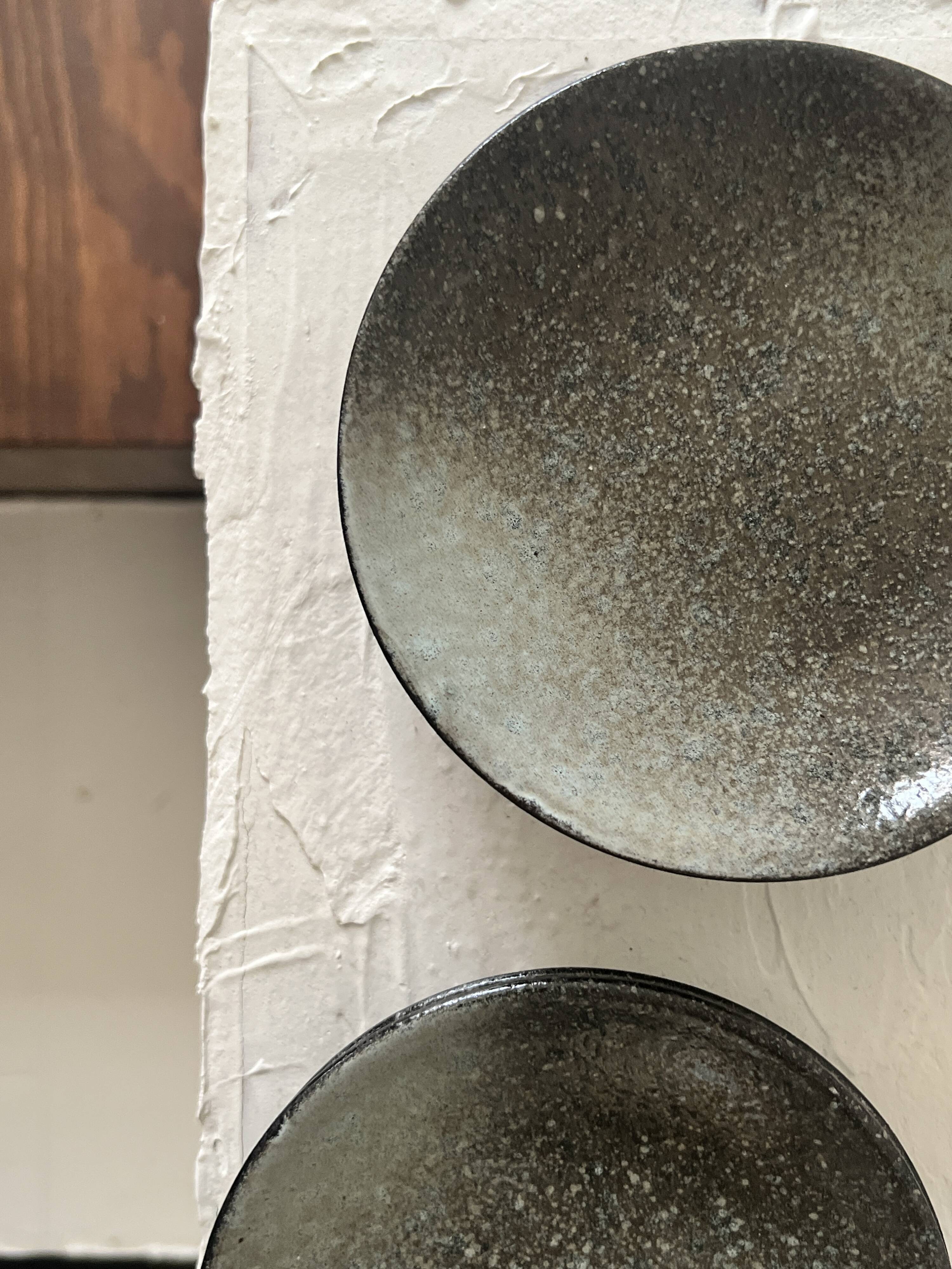 Handmade round ceramic bowls made of Japanese stoneware.
