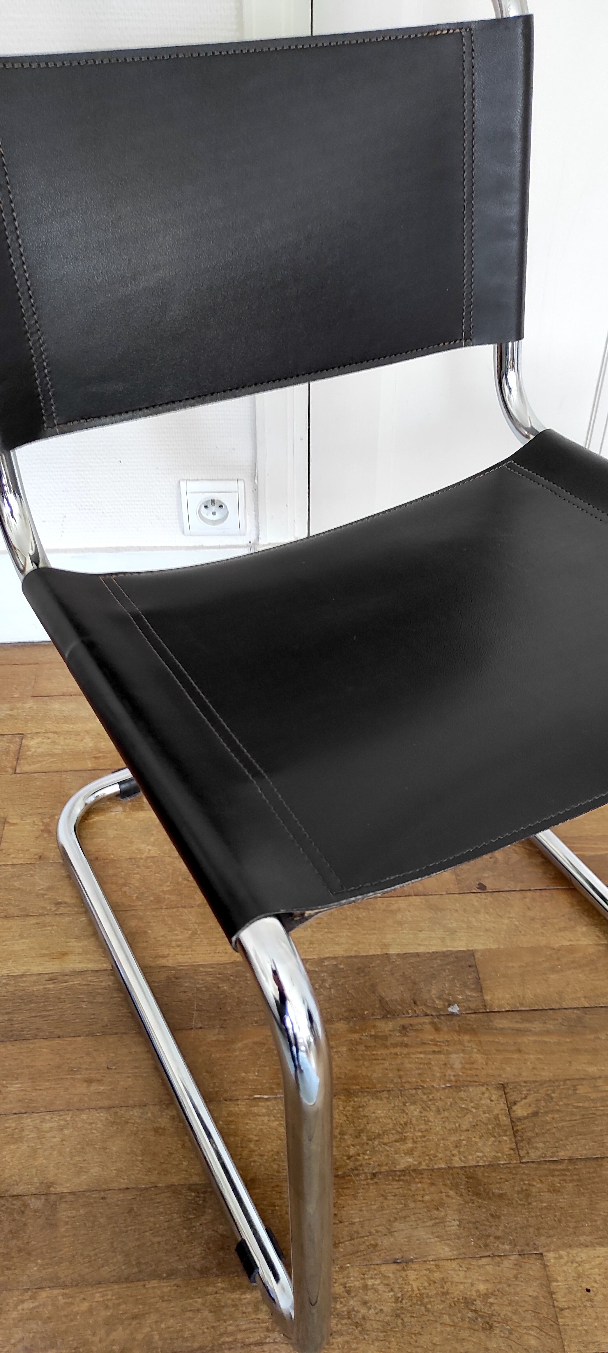 Chair design Breuer model B33 – edition of the 80s