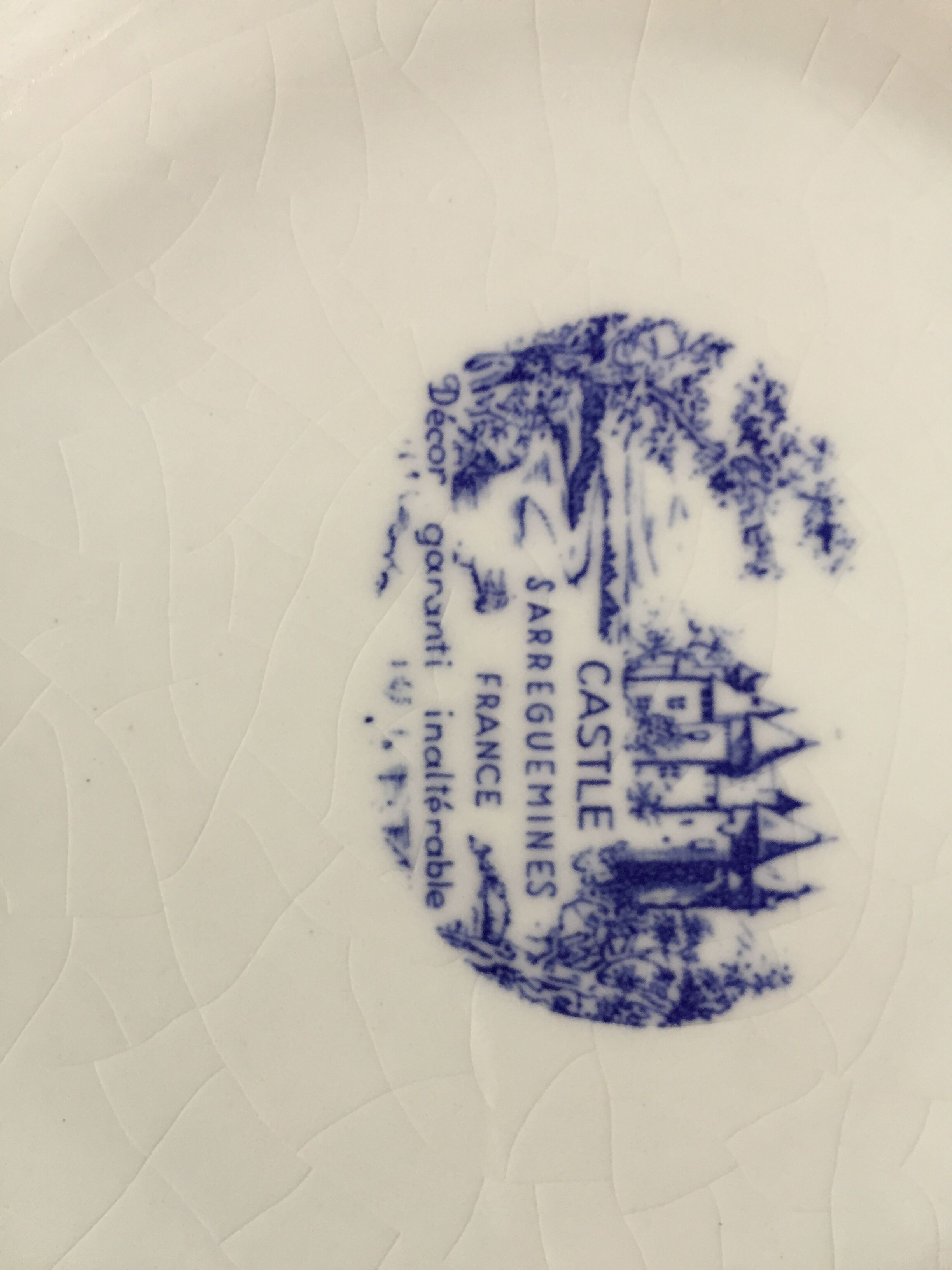 Twelve vintage flat plates Sarreguemines Model Castle