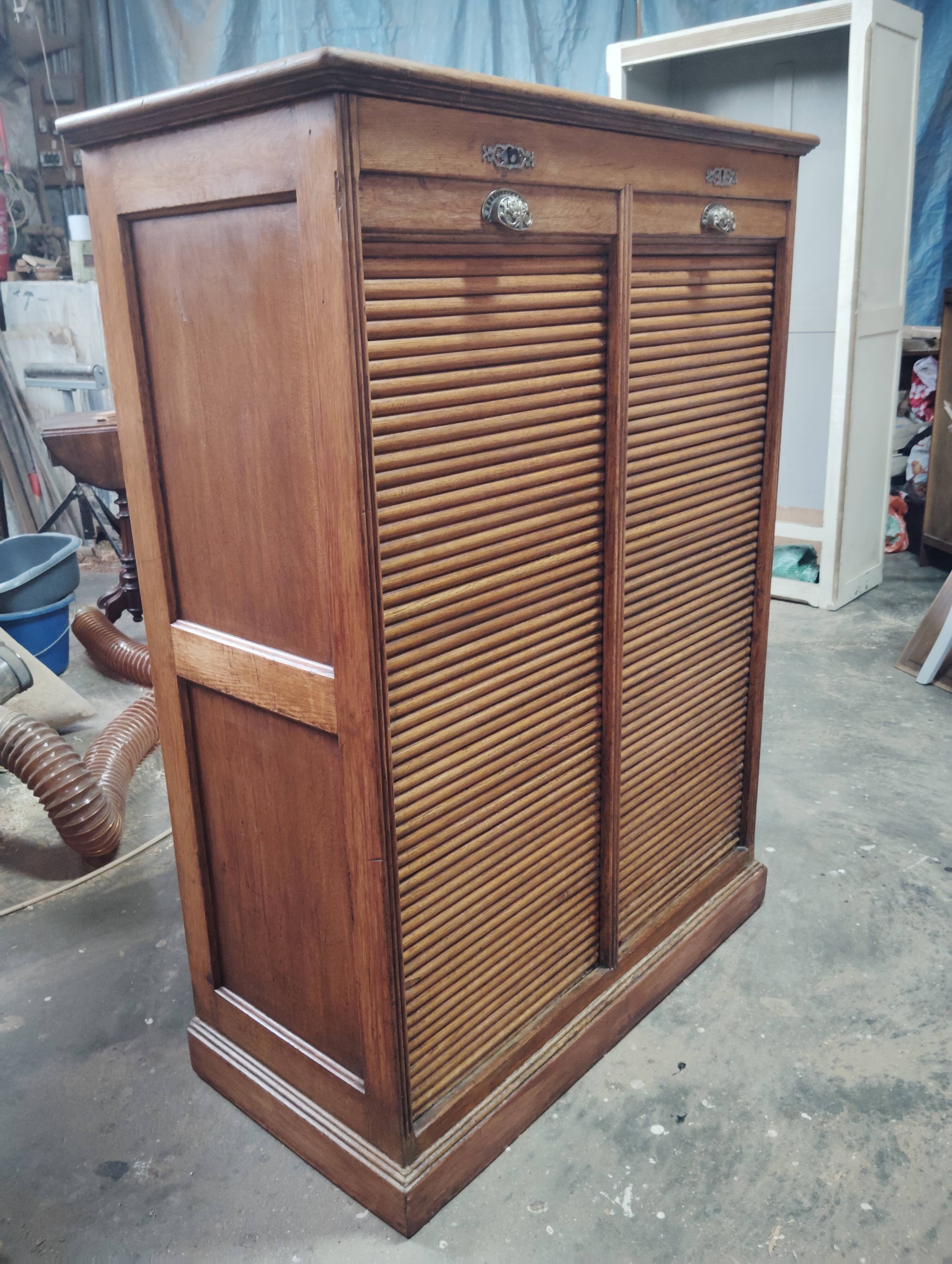 Double curtain cabinet in oak "notary's furniture"