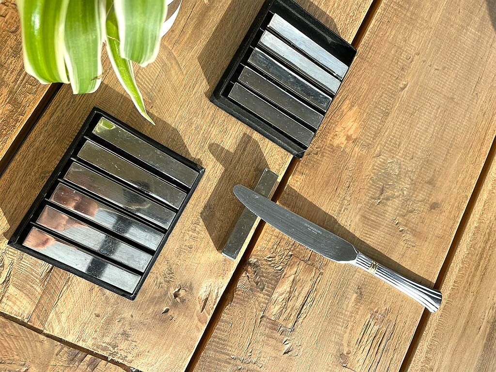 Set of 12 metal knife holders