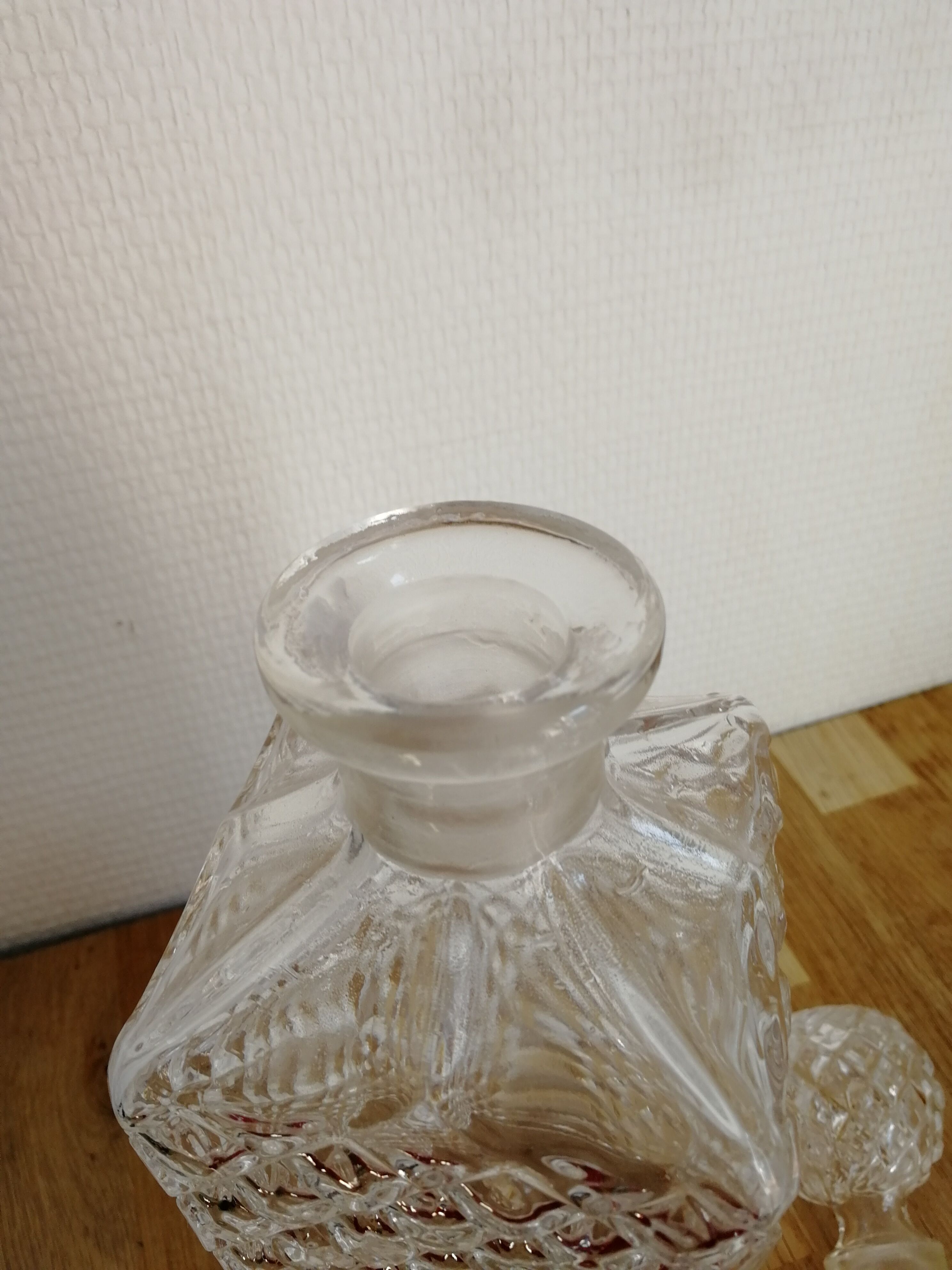 Glass carafe