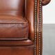 Fauteuil à oreilles de style anglais en cuir de vachette