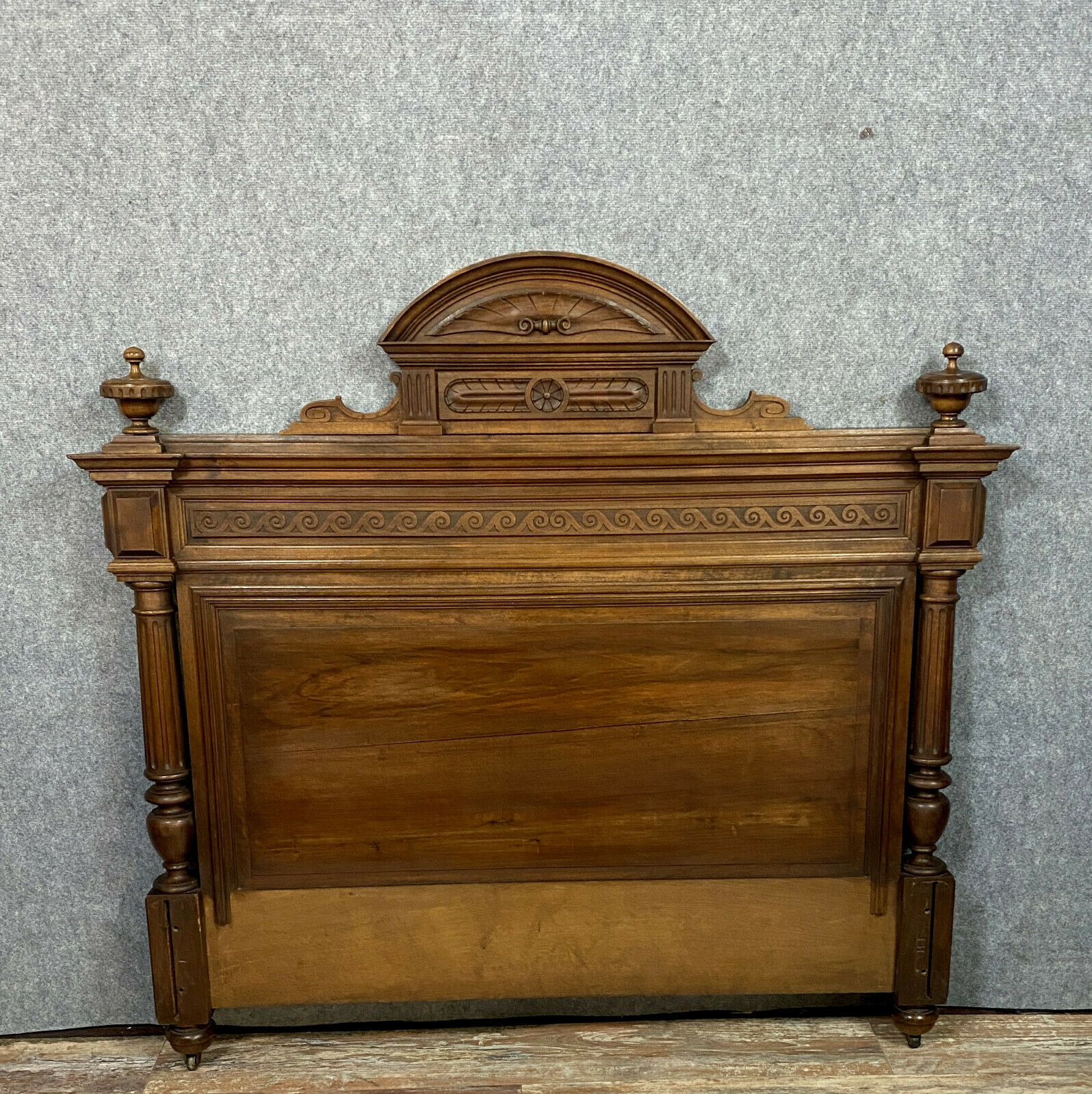 Louis XVI bed from center in walnut and bramble around 1850
