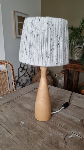 Lampe scandinave en bois et laine