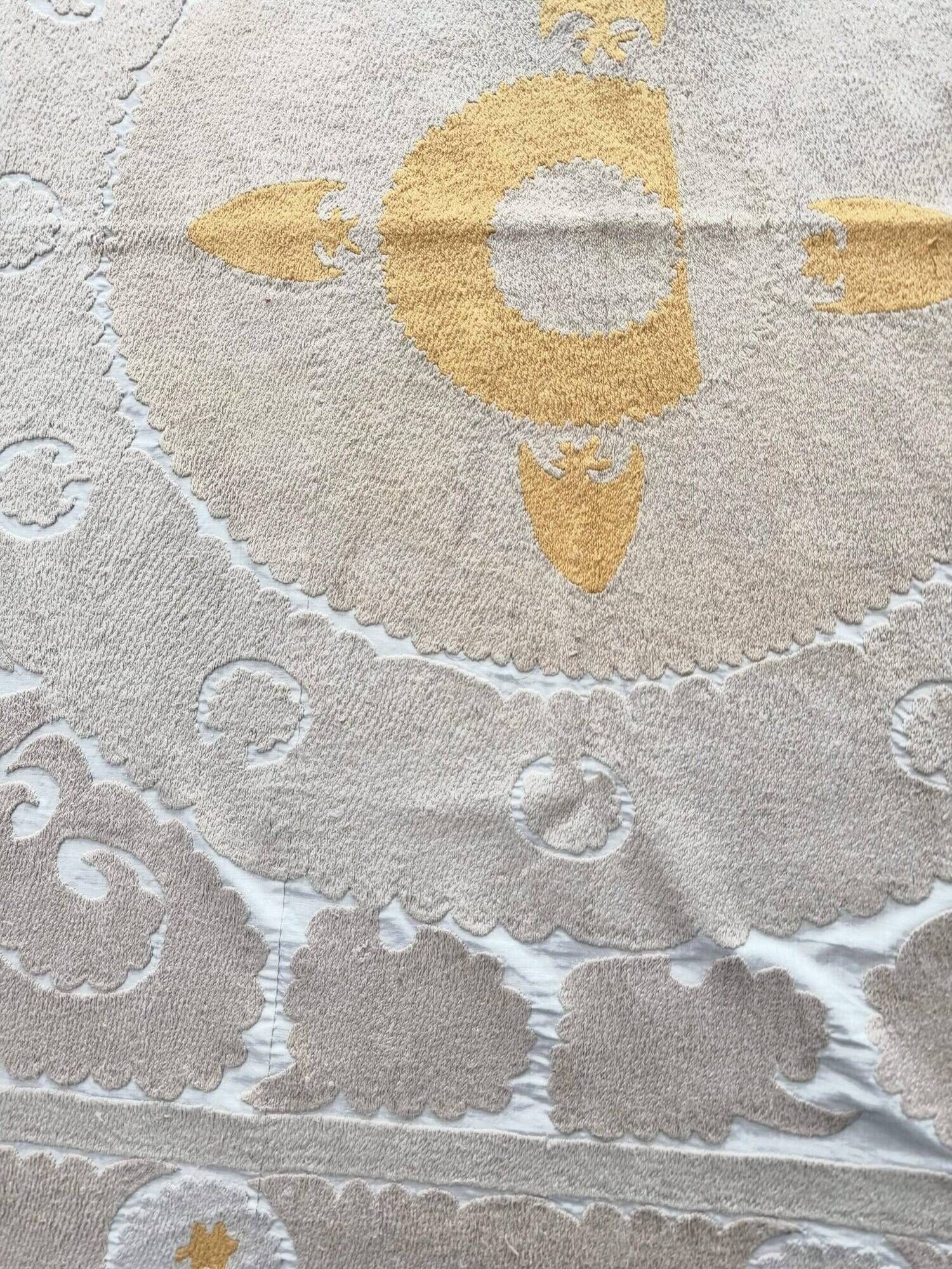 Nappe brodée à la main vintage 123x147 cm