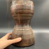 Mesure à grains en bois tourné et cerclage en fer forgé, Inde