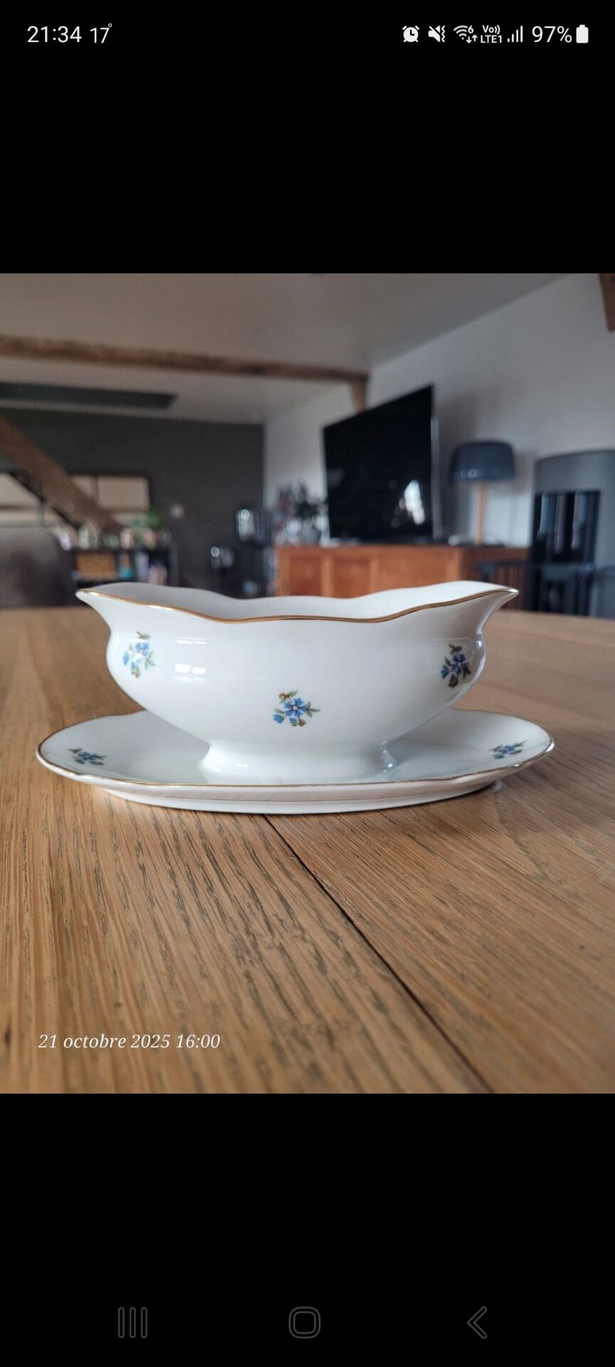 Vintage gravy boat in porcelain from Czechoslovakia.