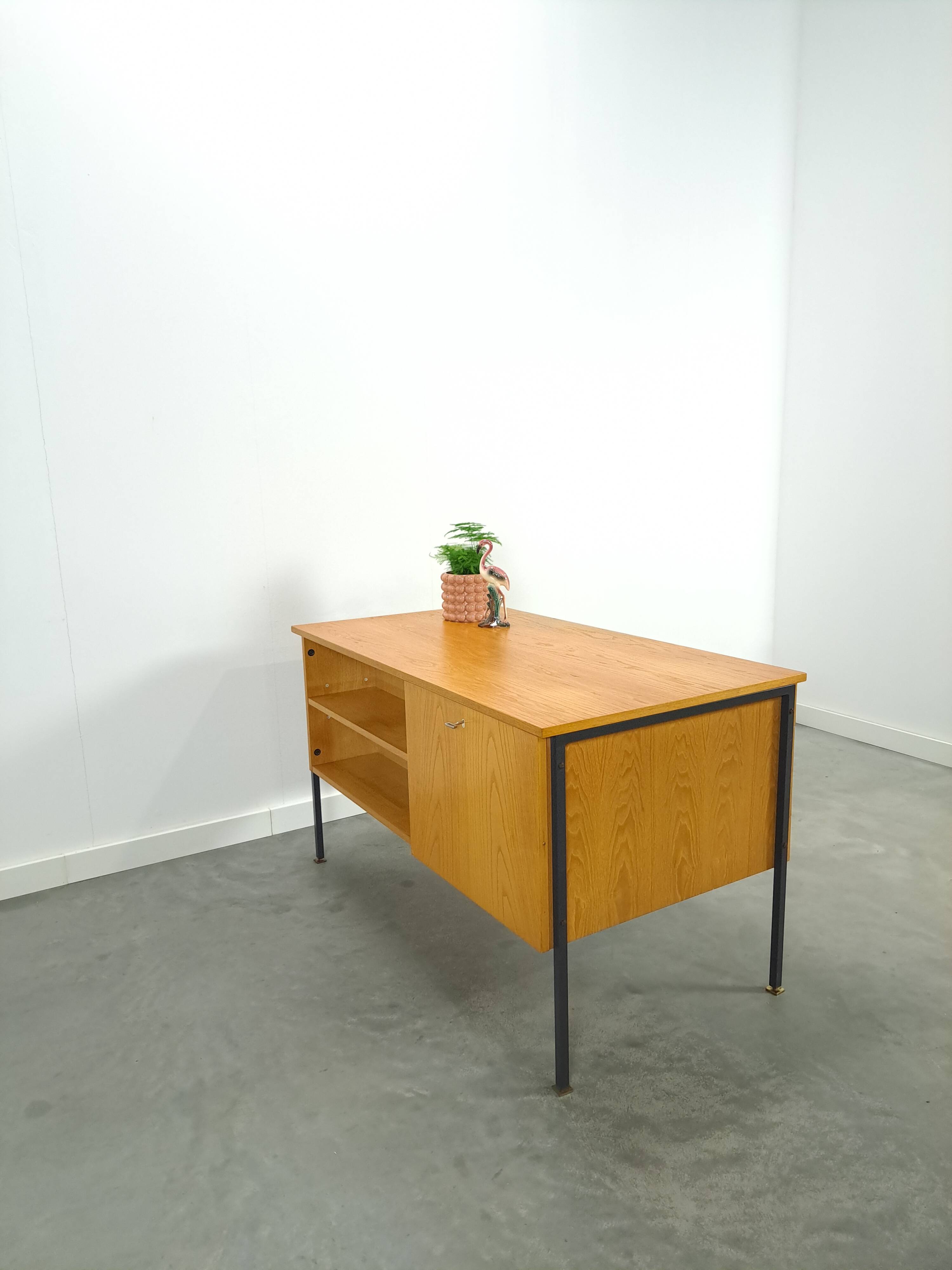 Bureau indépendant à tiroirs en placage Hellerau design