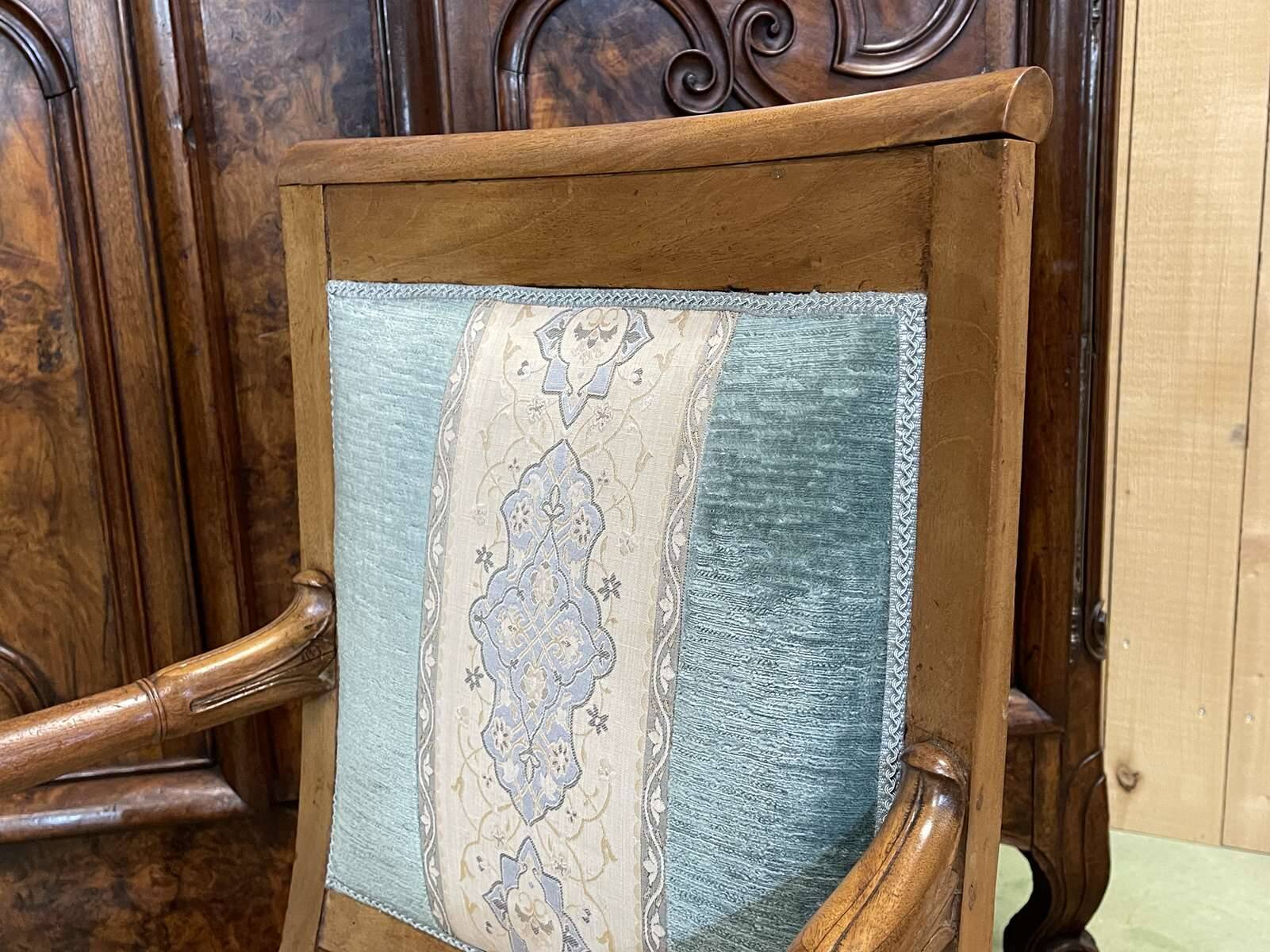 Restoration period armchair in walnut from the 19th century