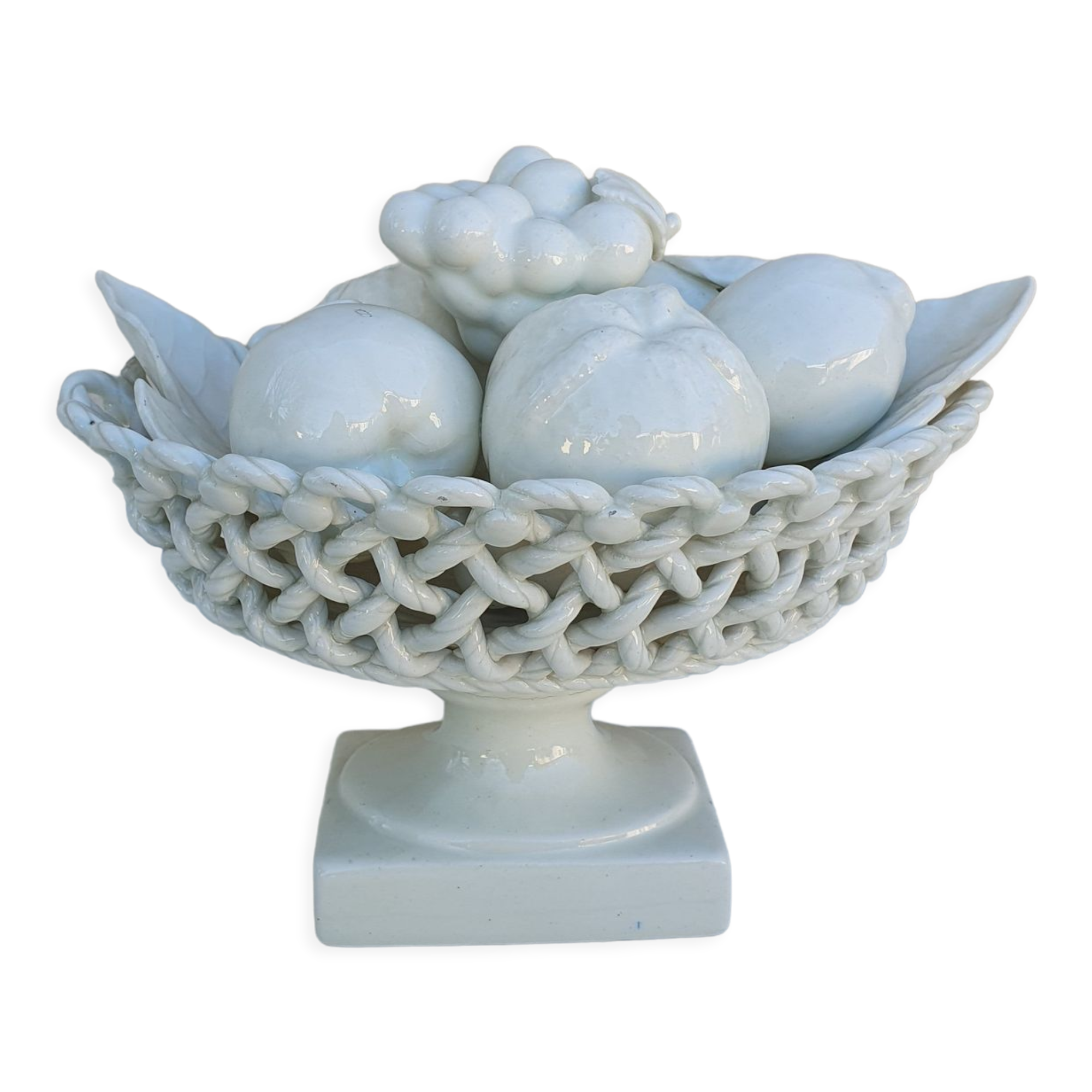 Trompe l'oeil fruit cup