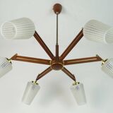 Lustre en teck, laiton et verre à 8 lumières de style sputnik des années 1960.