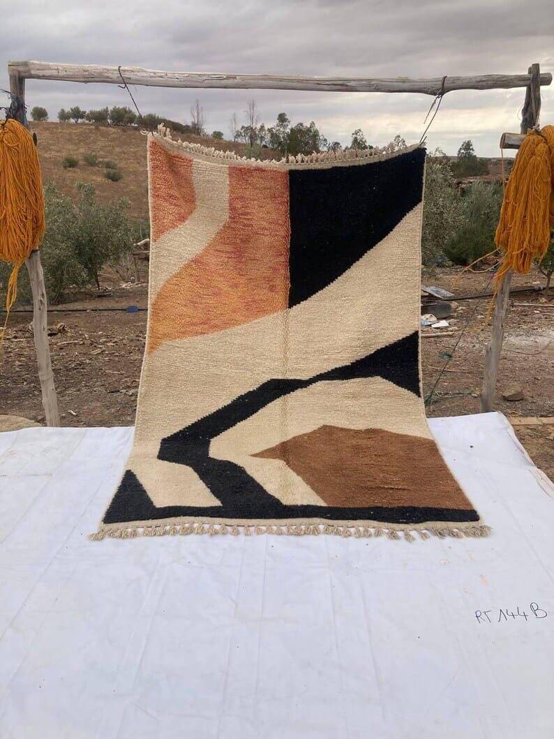 Traditional Moroccan Berber rug size 2/3 m