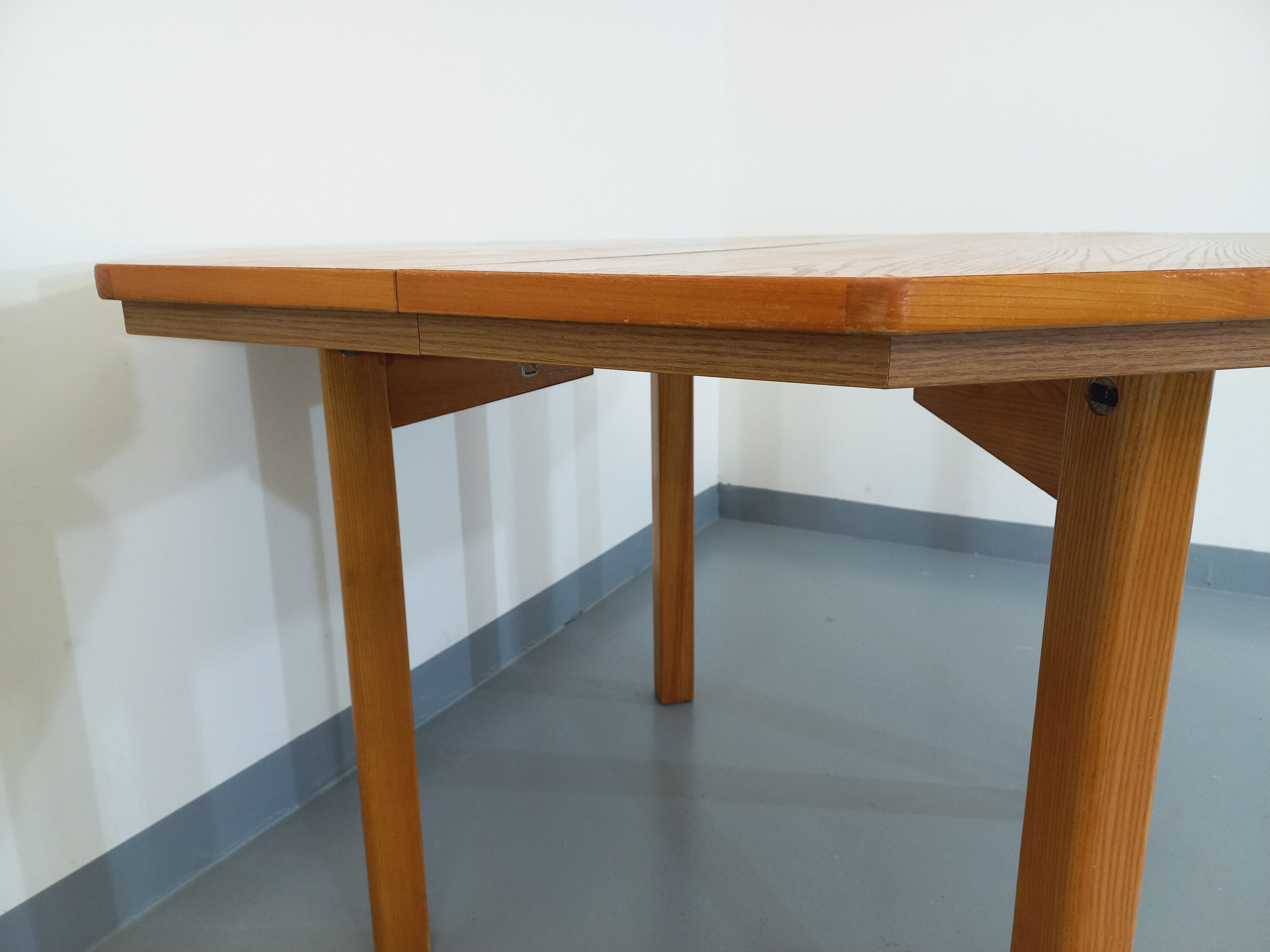 Table octogonale vintage des années 80 en orme avec rallonge