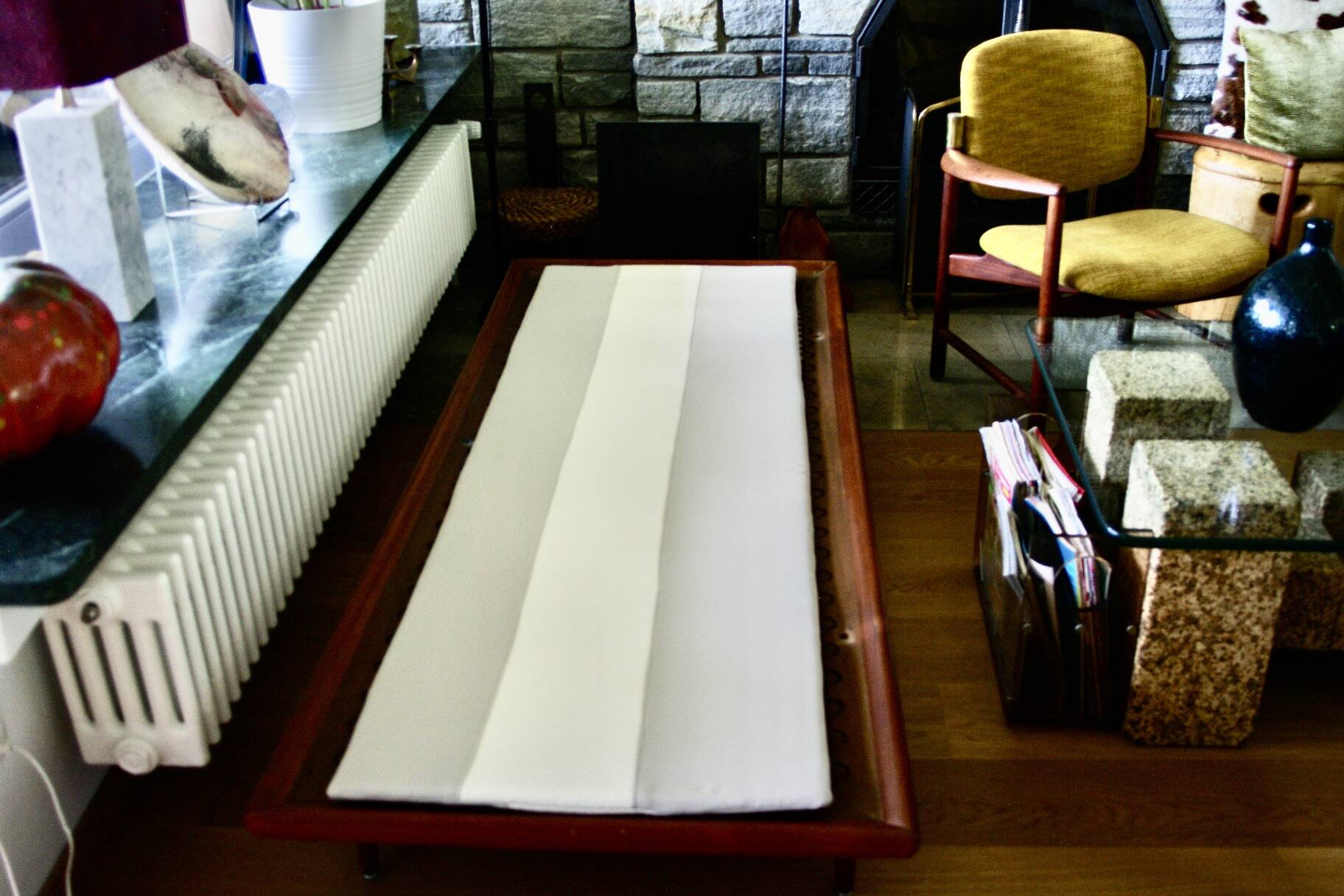 Vintage minerva daybed in solid teak and alcantara by peter hvidt for john stuart 1950s